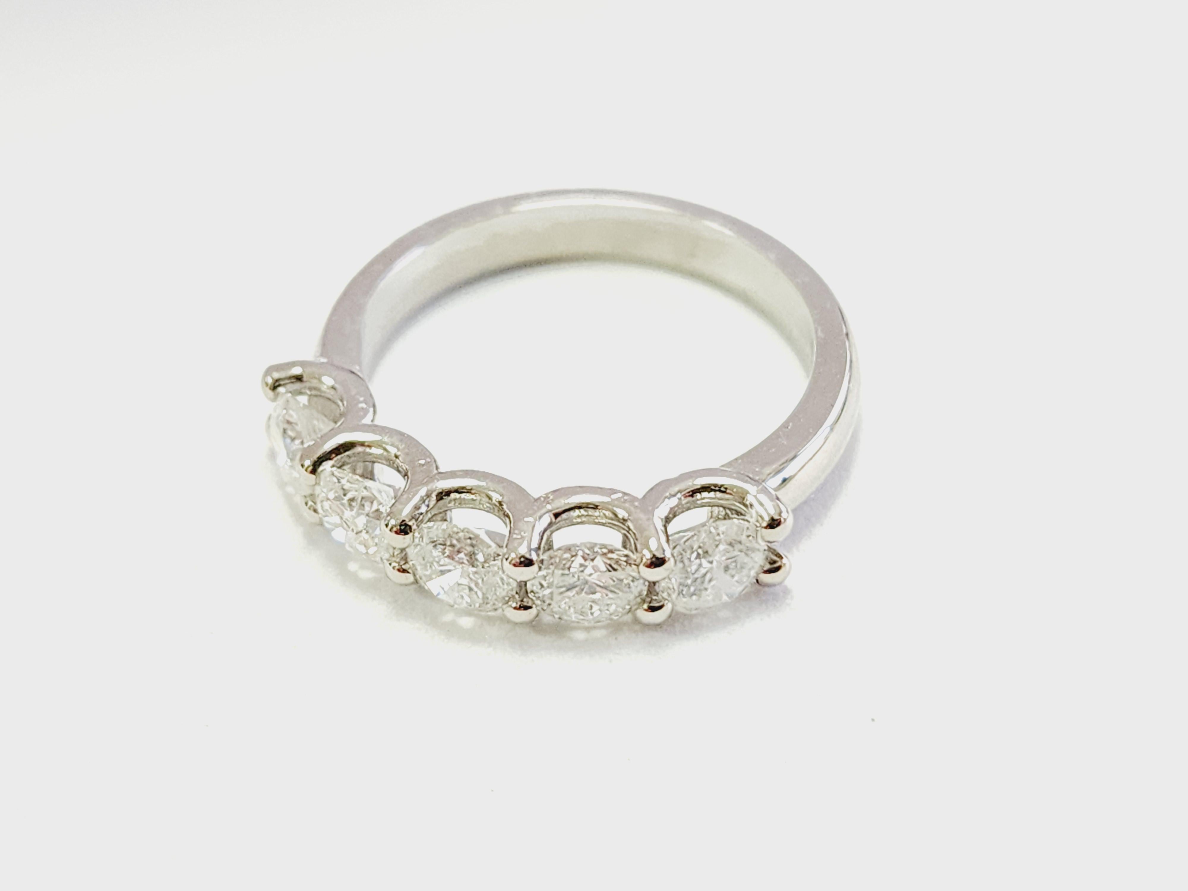 De las mujeres 1,37 Quilates Diamante Natural Oro Blanco Mini Anillo 14K en venta