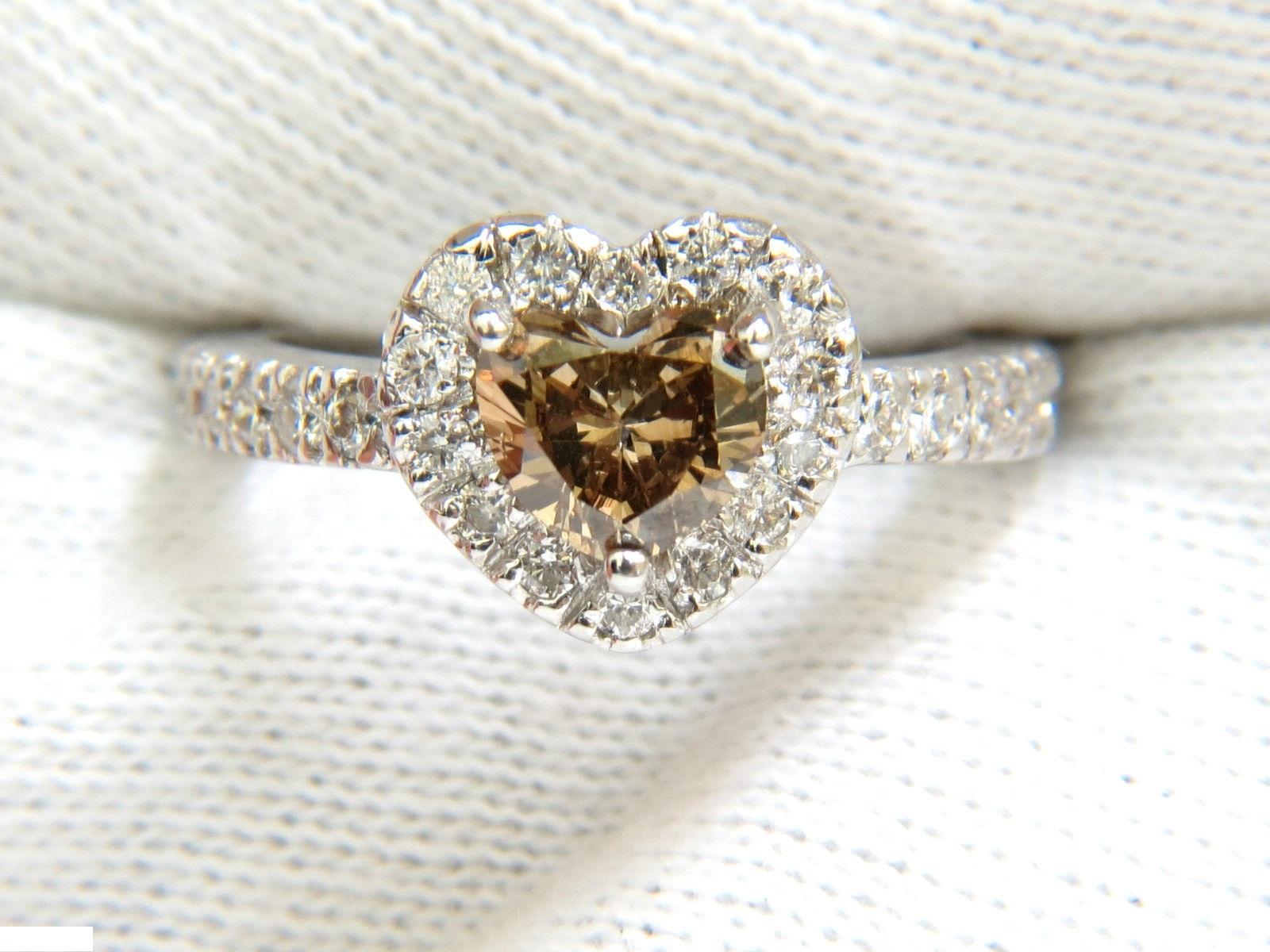 .82ct. Natural Fancy Brown diamond

Heart shape,  full cut.

Vs-2 clarity.



Side diamonds:

.55ct. 

H-color, Vs-2 clarity.

14kt. white gold 

Deck of ring: 9.7 X 10.8mm

depth of ring: 5.8mm

 4 grams total weight



Excellent well made