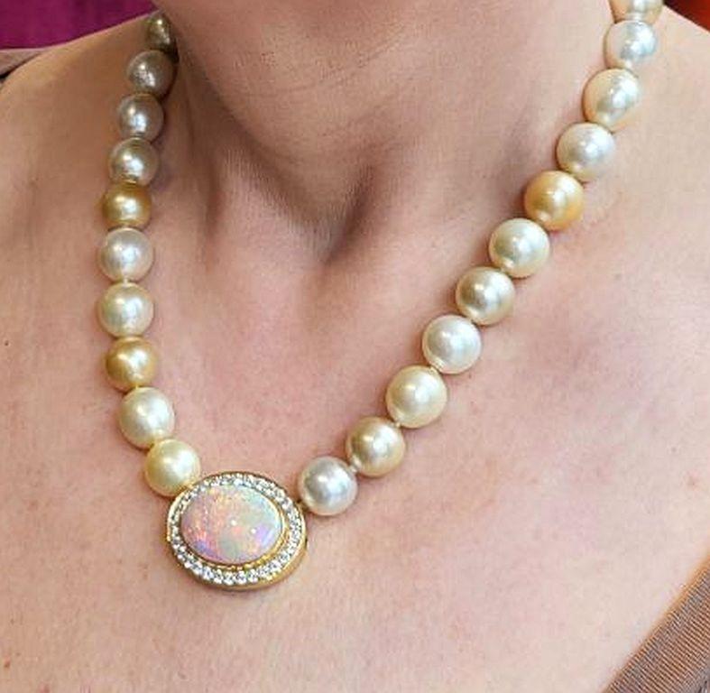 Brilliant Cut 13.7 Carat Opal Diamonds ca. 1.7-1.9 Carats Southsea Harlekin Pearl Necklace  For Sale