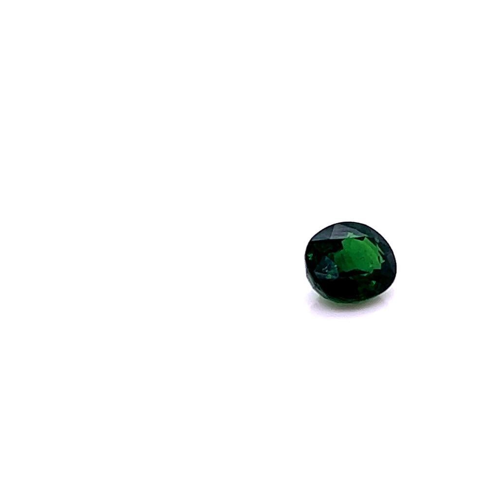 1.37 Carat Oval cut Tsavorite Garnet In New Condition For Sale In London, GB