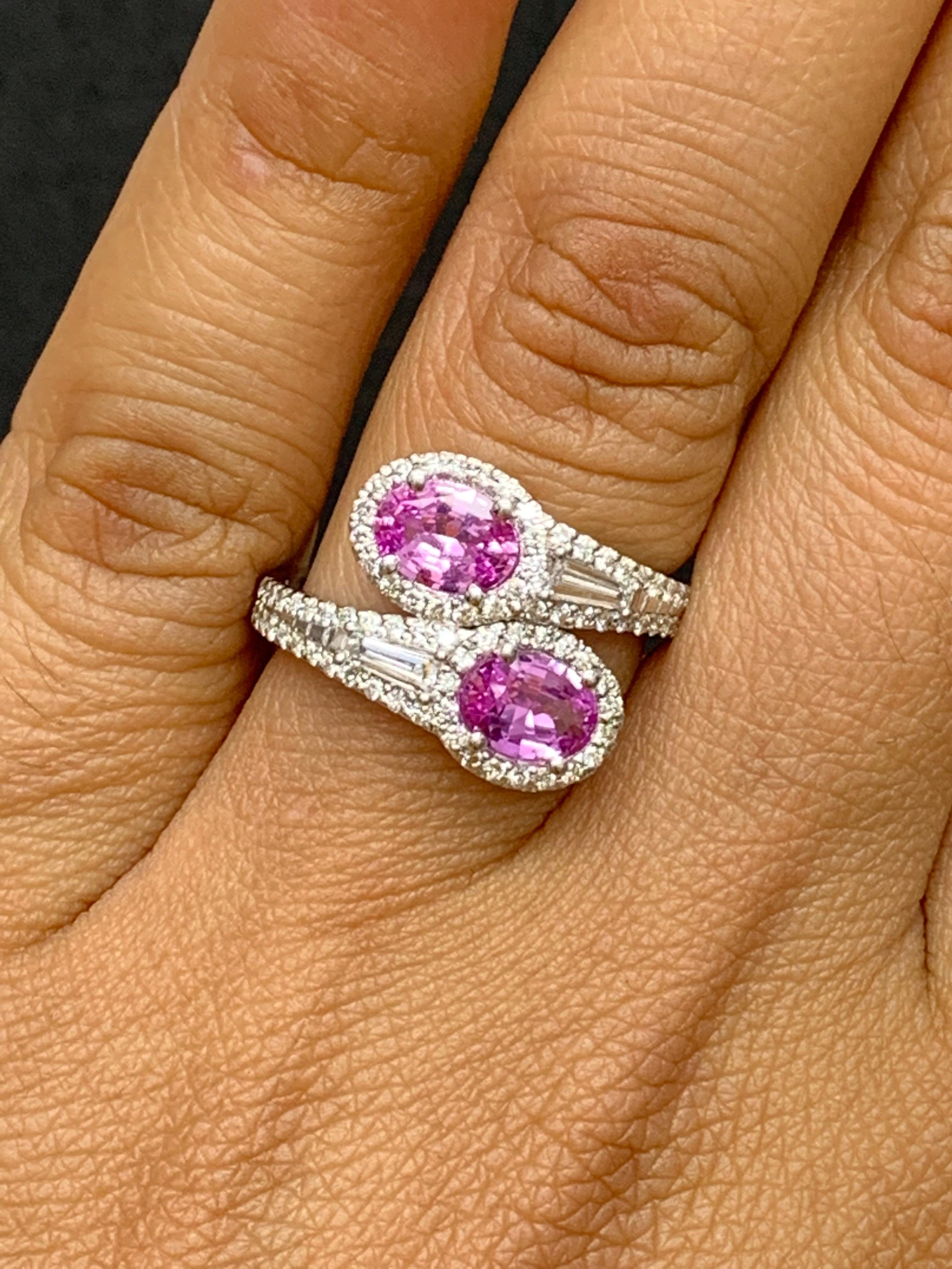 Modern 1.37 Carat Ovalcut Pink Sapphire Diamond Toi Et Moi Engagementring 14K Whitegold For Sale