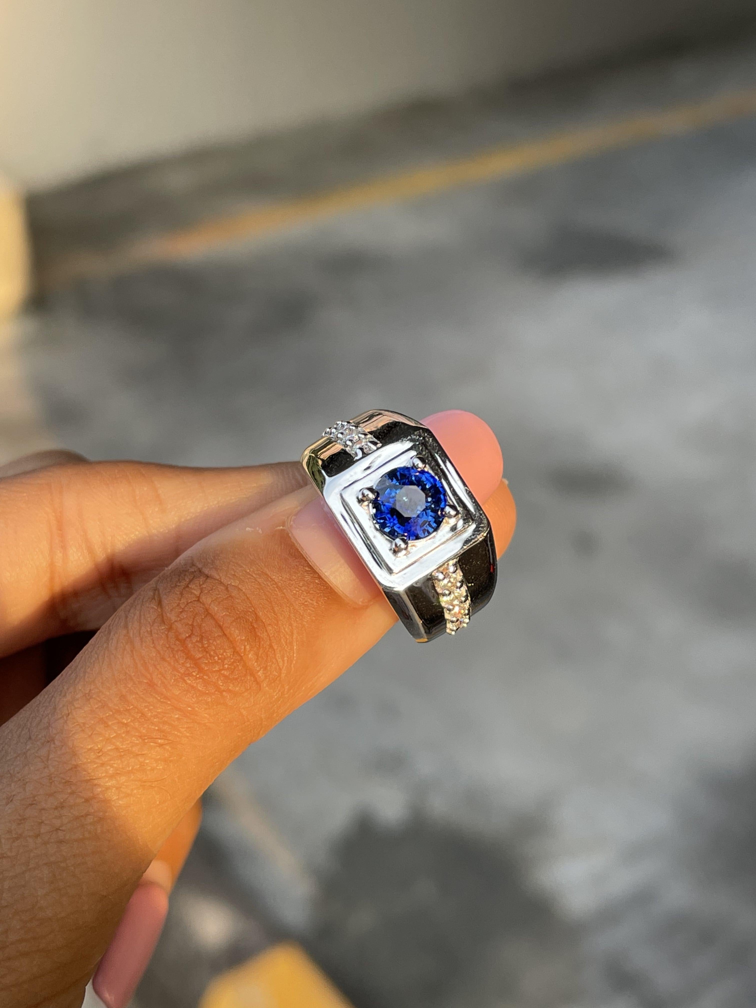 Men's 1.37 Ct Ceylon Blue Sapphire Ring in 18K White Gold In New Condition For Sale In Bangkok, TH