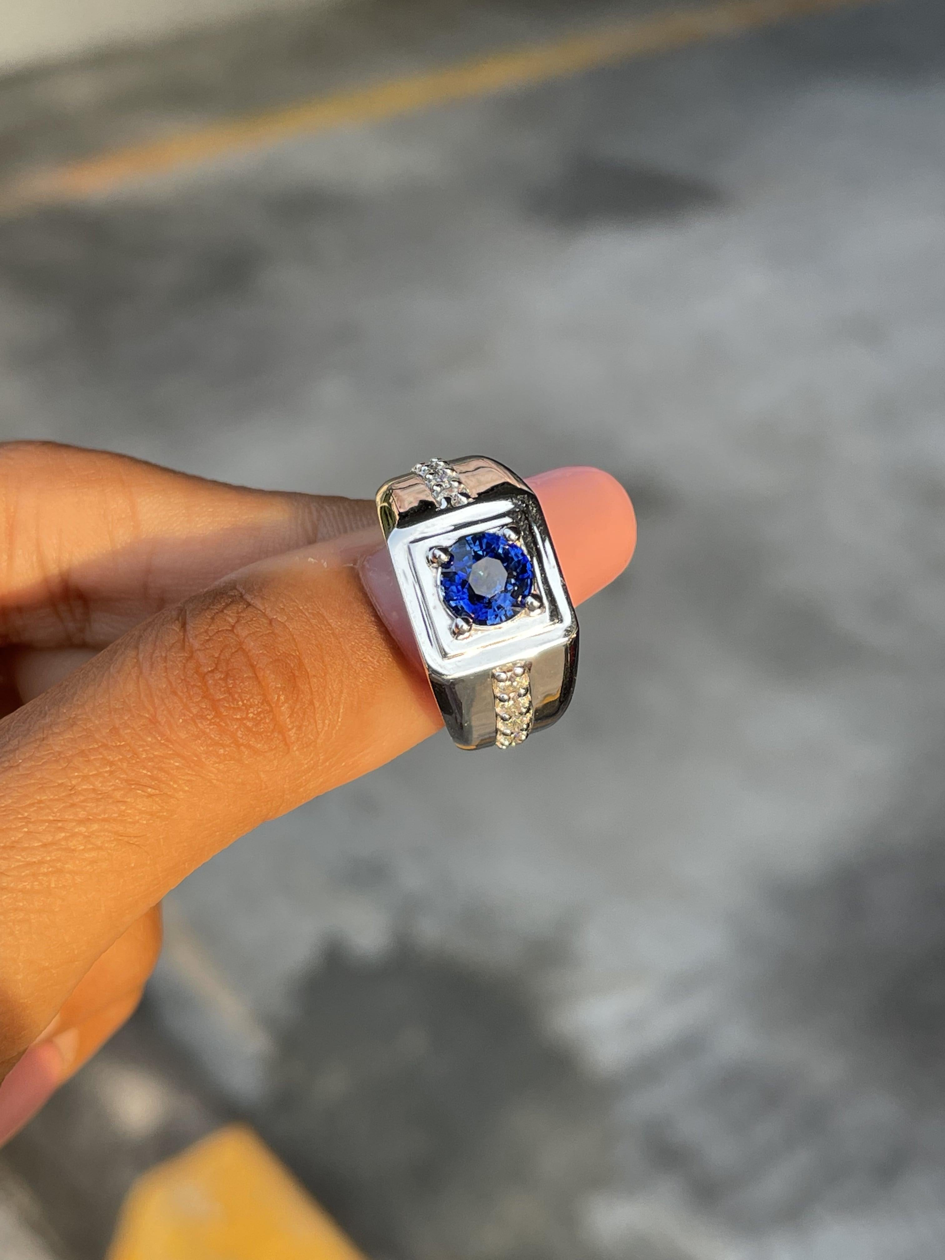 Men's 1.37 Ct Ceylon Blue Sapphire Ring in 18K White Gold For Sale 1