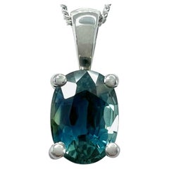 Collana con ciondolo solitario in platino con taglio ovale da 1,37 carati di zaffiro blu verde verde.