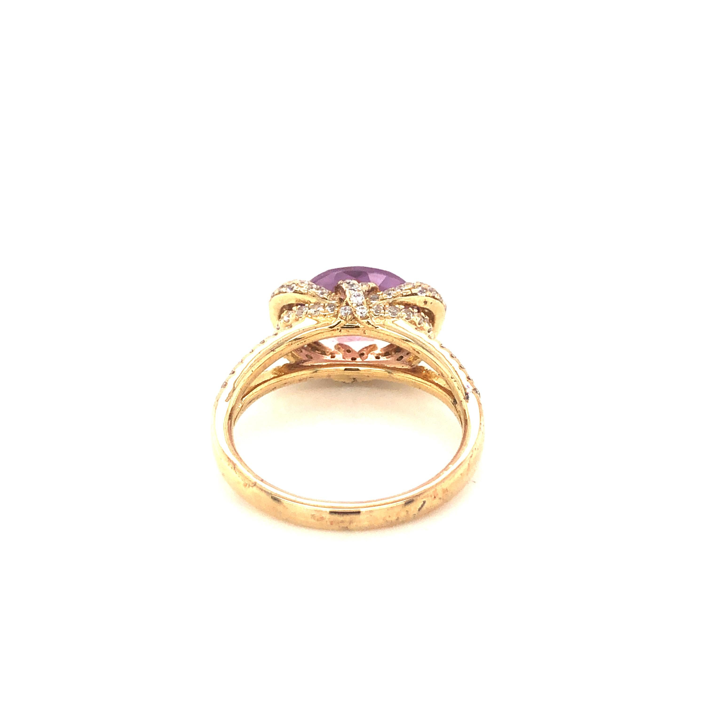 Bague de fiançailles de mariage en plaqué or jaune avec améthyste taille coussin fantaisie de 1,37 carat Neuf - En vente à London, GB