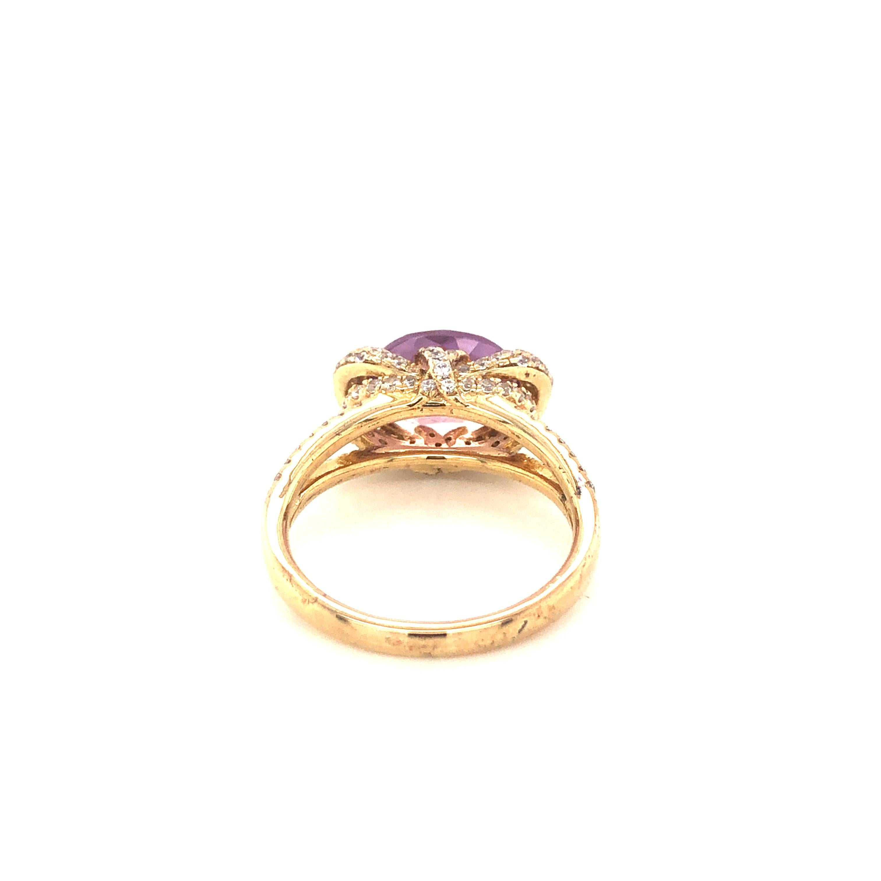 1.37 Karat Fancy Cushion Cut Amethyst Gelbgold vergoldeter Verlobungsring im Zustand „Neu“ im Angebot in London, GB