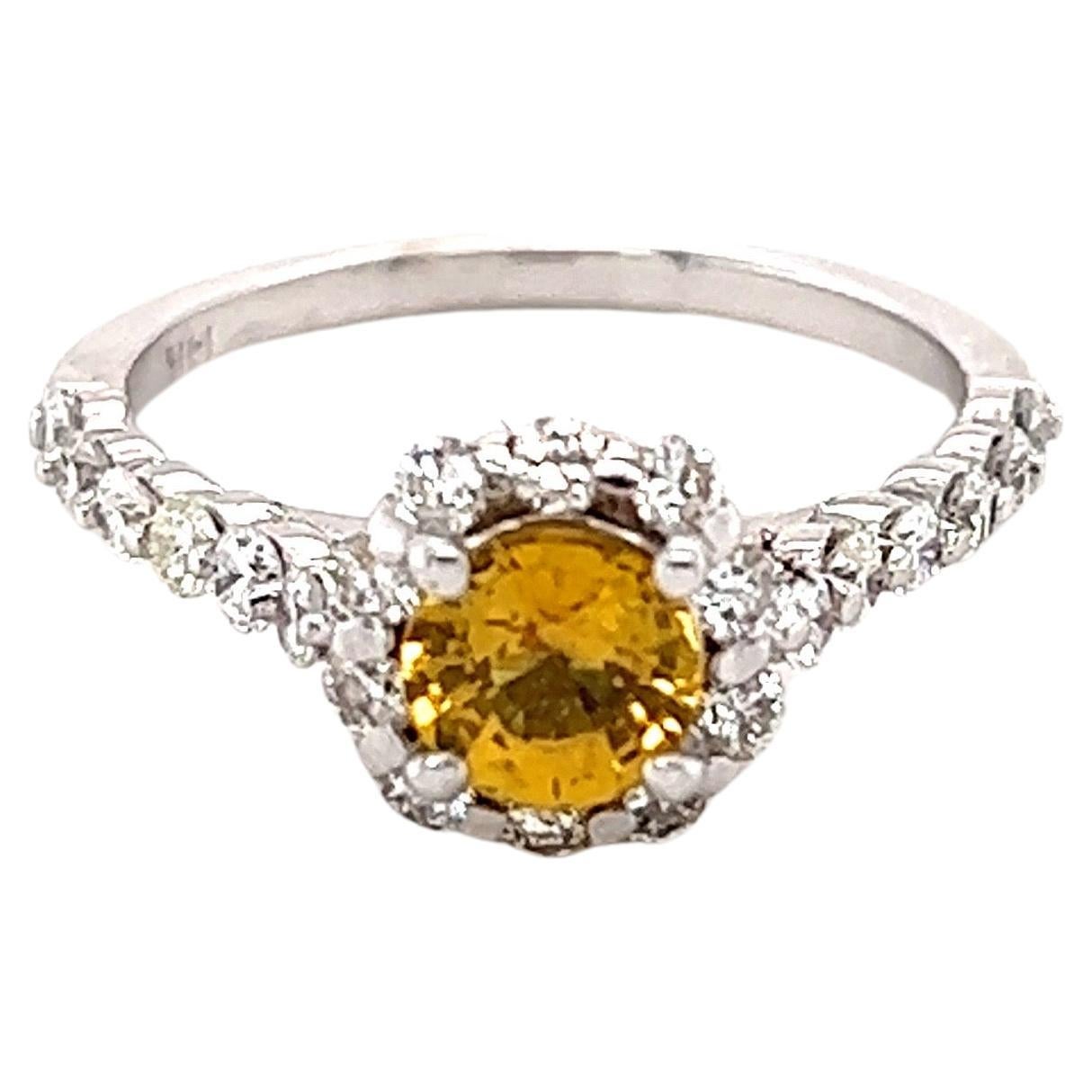 Bague de fiançailles en or blanc avec saphir jaune de 1,37 carat et diamants en vente