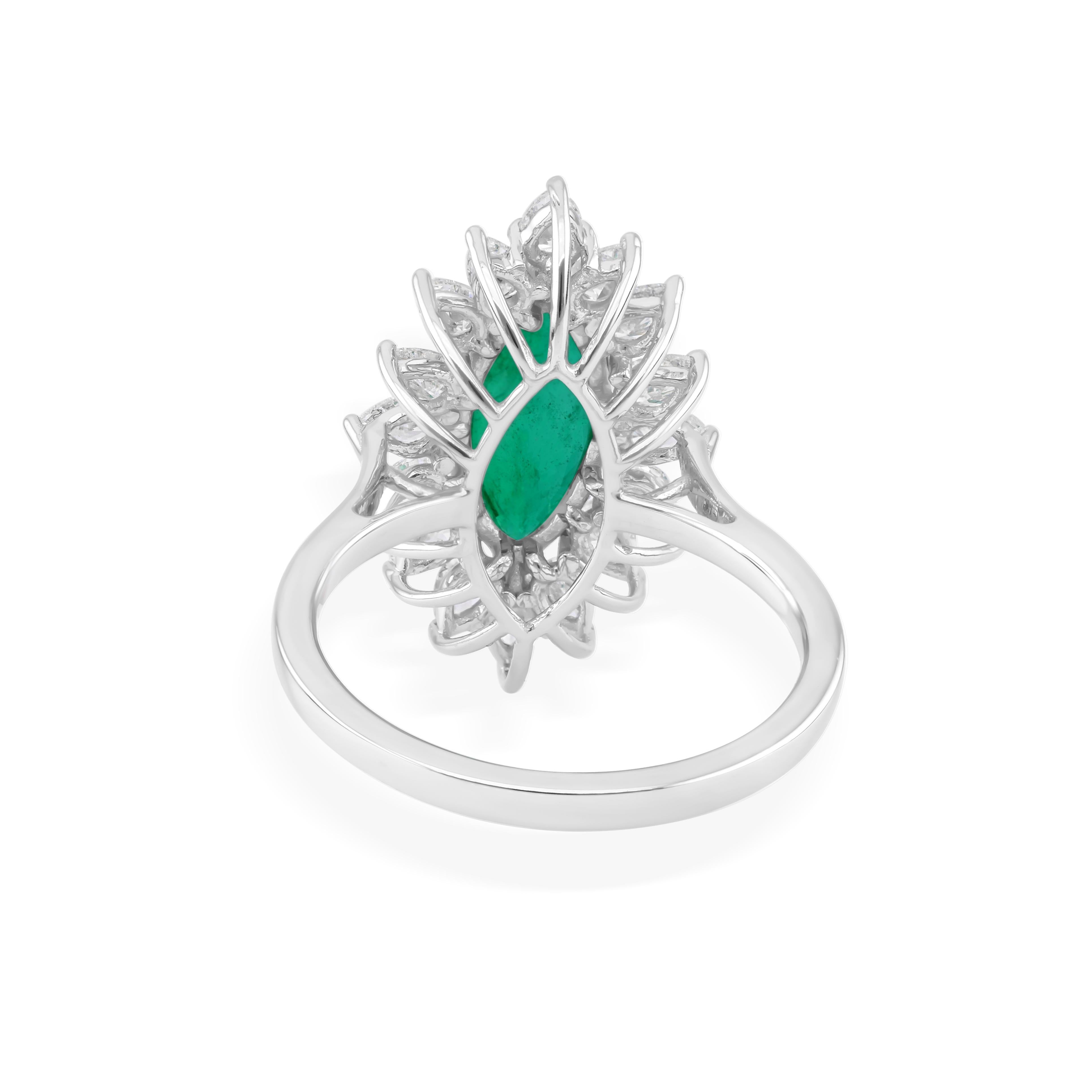 Dieser exquisite Ring aus 18-karätigem Gold ist mit einem sambischen Smaragd von 1,37 Karat und 1,05 Karat funkelnden Diamanten besetzt.

FOLLOW SPECTRUM JEWELS Storefront, um die neueste Collection'S und exklusive Stücke zu sehen. Spectrum Jewels