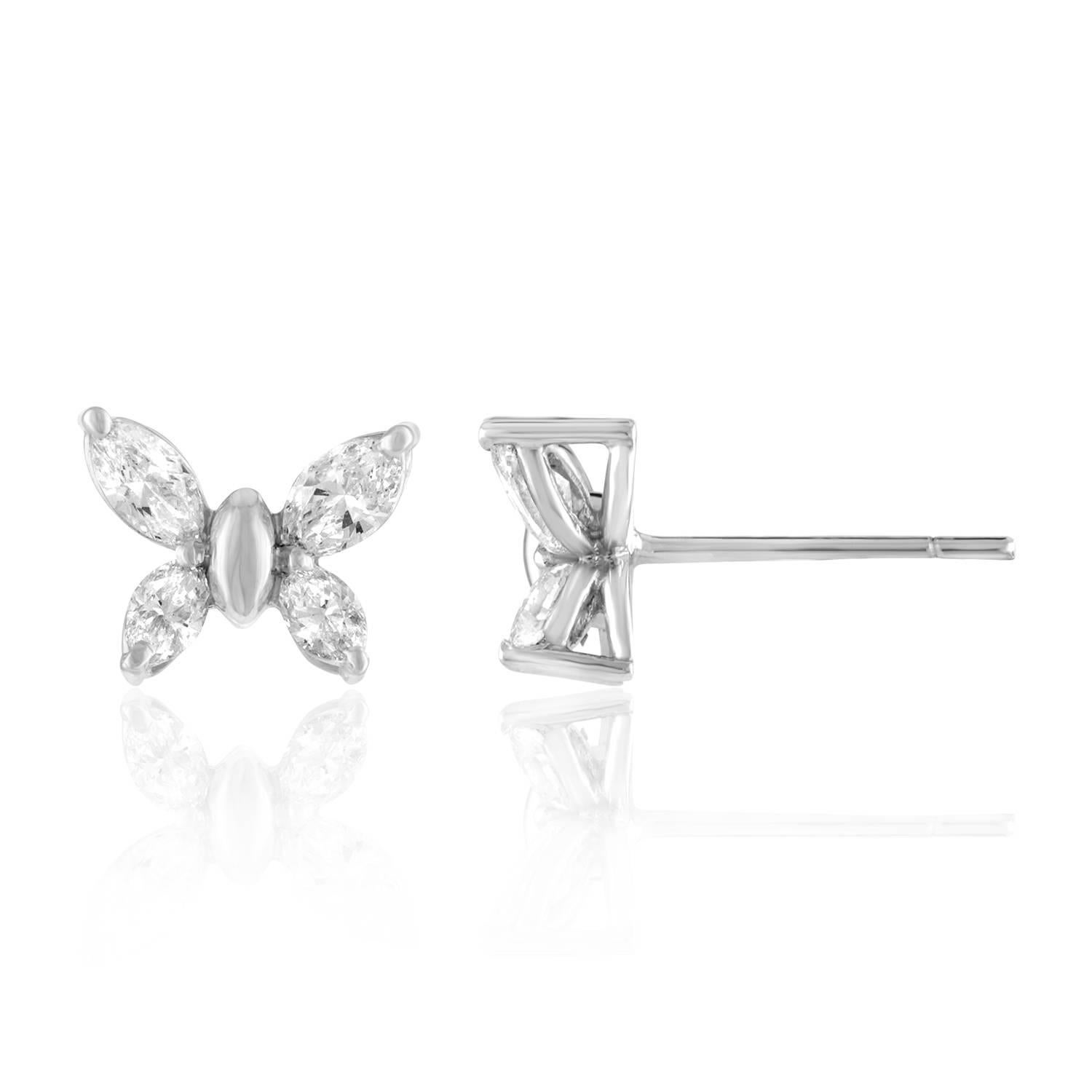 Un set molto divertente.
Il set è composto da una coppia di borchie e anello a farfalla.
Il set è in oro bianco 18 carati.
Gli orecchini sono da 0,70 carati F VS.
L'anello è di 0,67 carati F VS.
Gli orecchini misurano 5/16