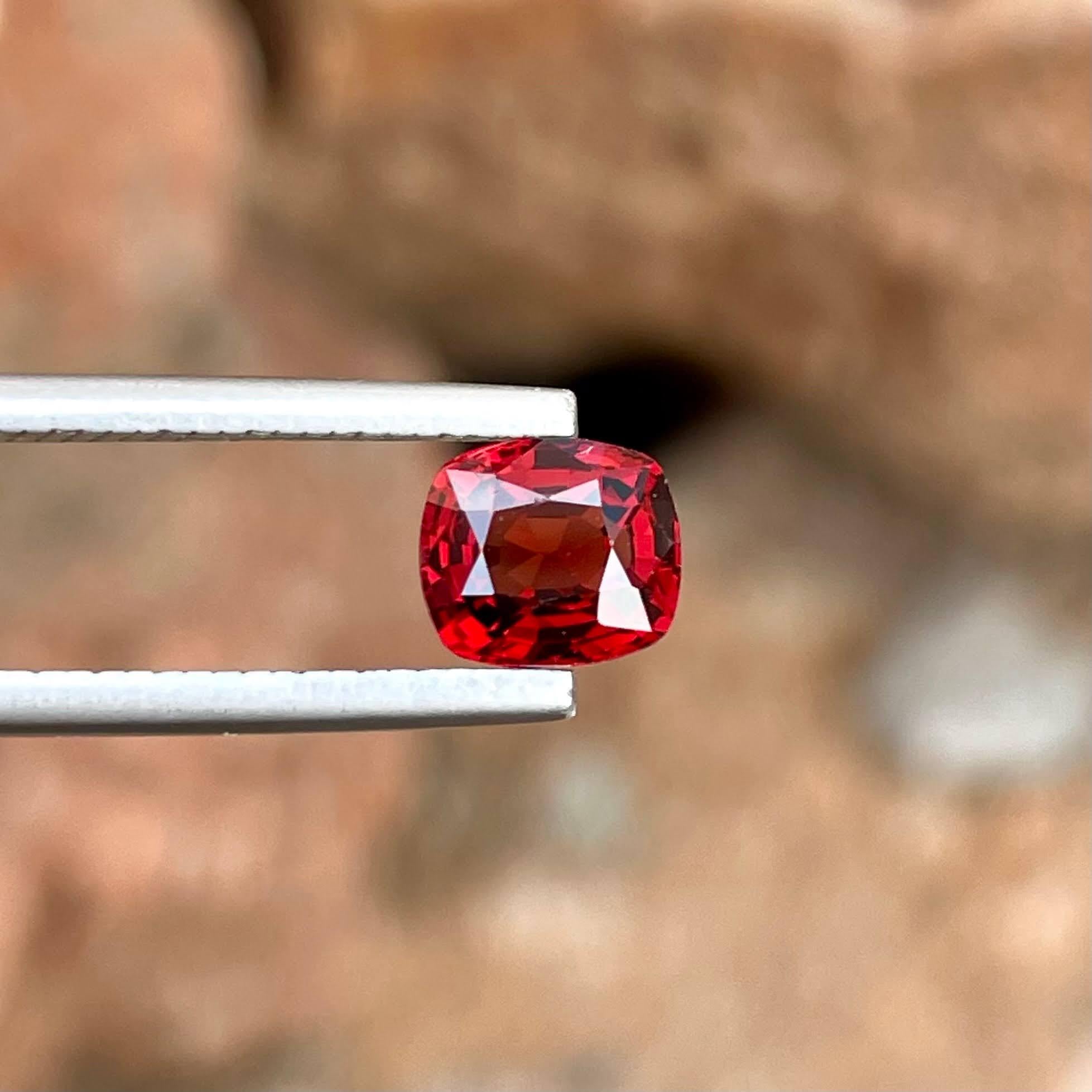 1.37 Carati di Spinello Rosso Birmano sciolto Fancy Cushion Cut Gemma naturale In condizioni Nuovo in vendita a Bangkok, TH