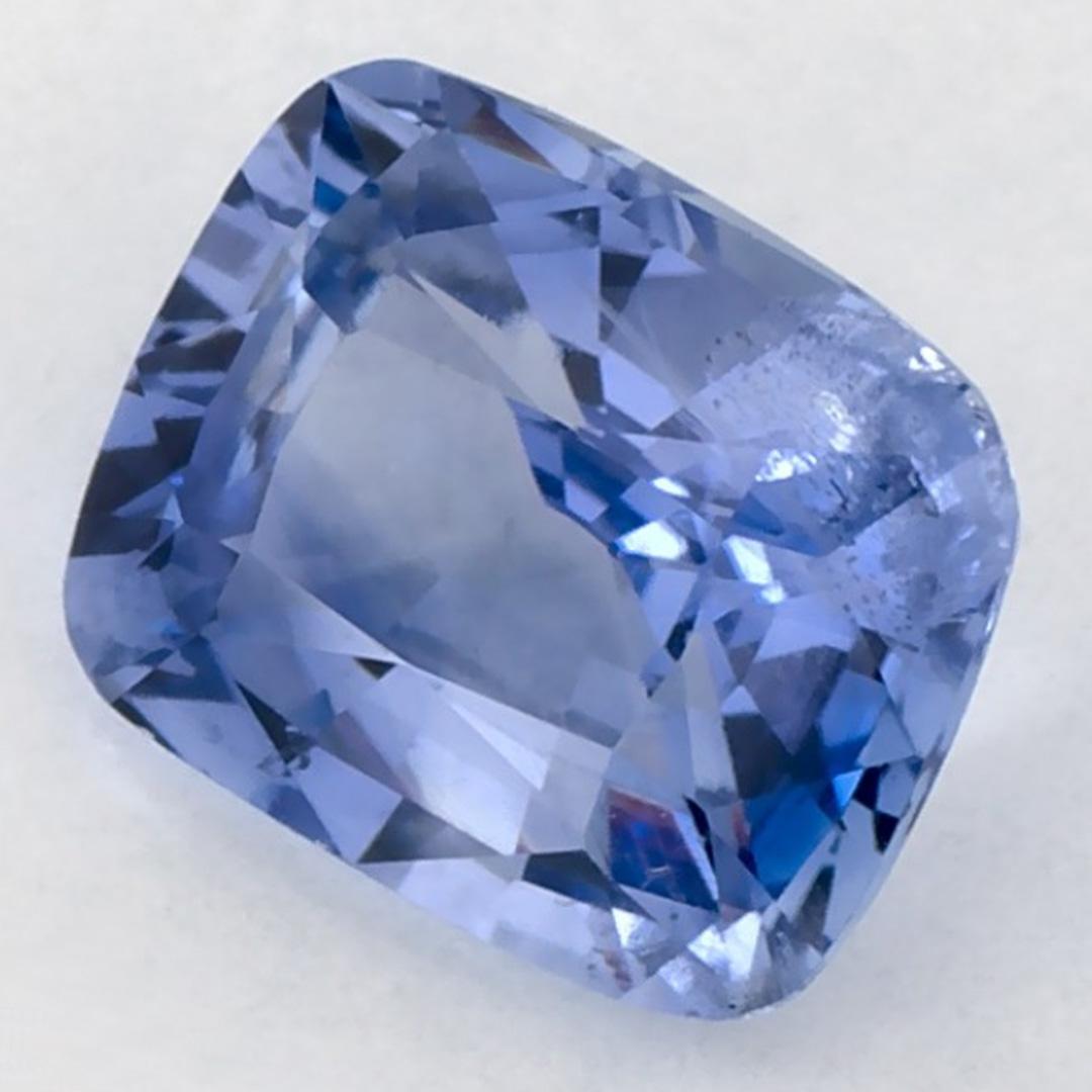 Questo zaffiro blu naturale offre eleganza e raffinatezza. Con la sua ricca saturazione del colore e il taglio preciso, è il centro perfetto per un anello di fidanzamento o un design di gioielli di lusso.

Questo zaffiro proviene dallo Sri Lanka