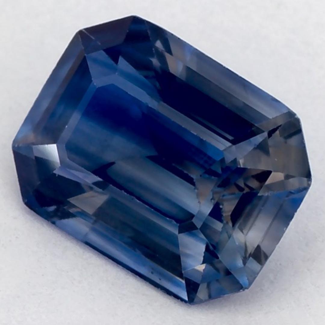 Pierre de naissance très précieuse du mois de septembre, d'un bleu ravissant. On pense qu'ils apportent chance et fortune dans la vie.

Explorez la vibrante collection d'émeraudes, de rubis et de saphirs de notre magasin, disponibles sous forme de