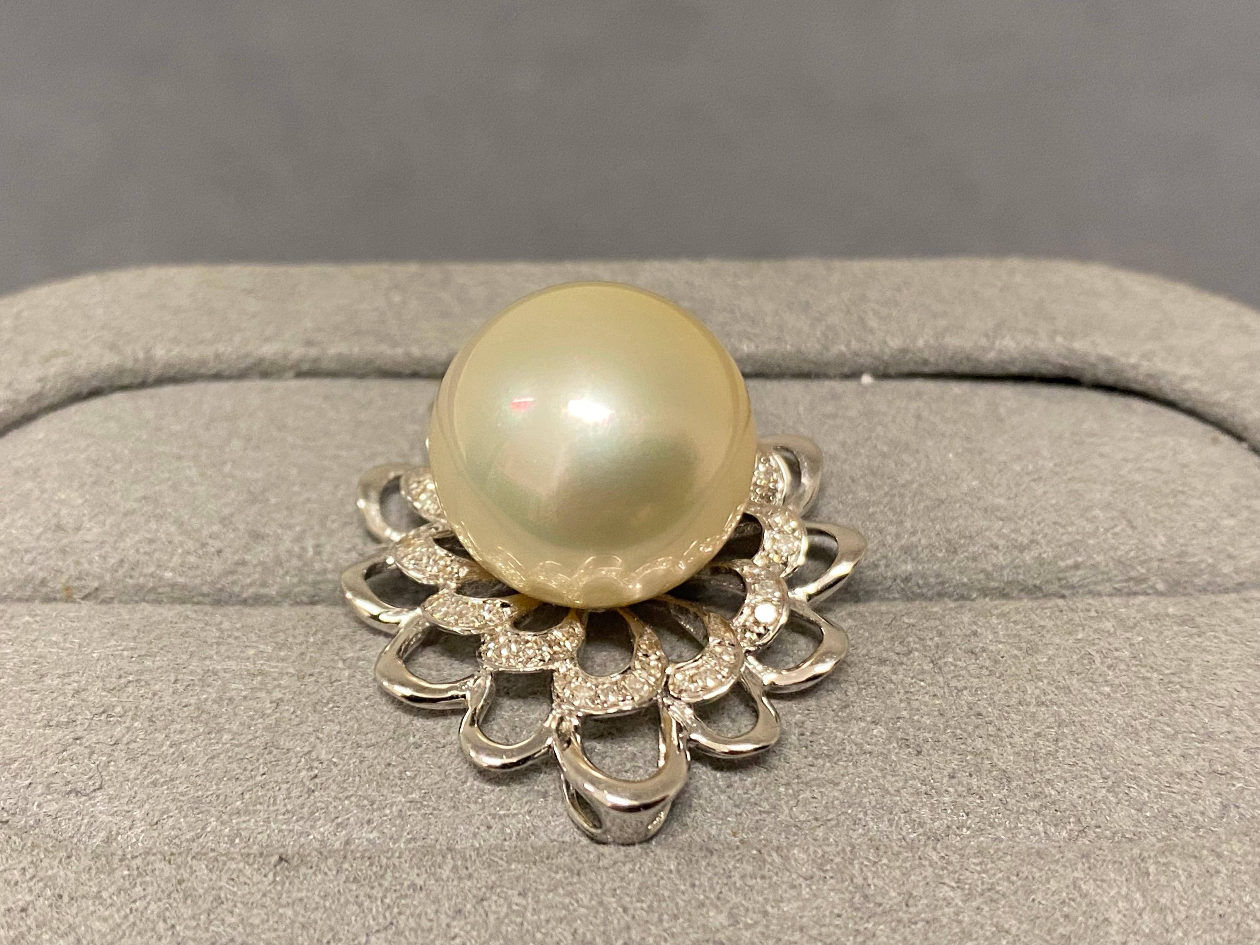 Contemporary Light Champagne Colour South Sea Pearl and Diamond Pendant in 18k Gold For Sale