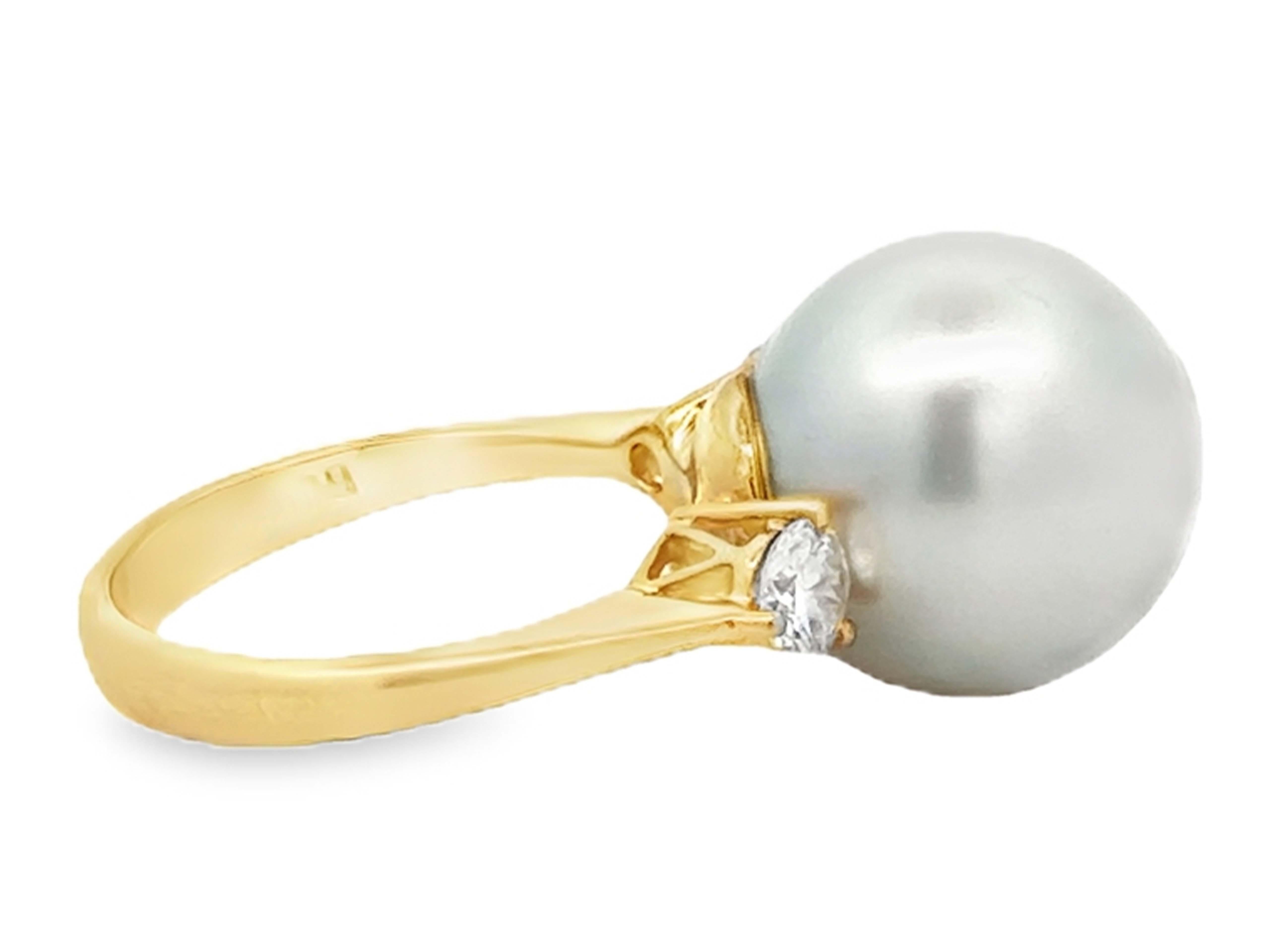 13.7 MM South Sea Pearl 2 Diamond Ring 18k Yellow Gold In Excellent Condition For Sale In Honolulu, HI