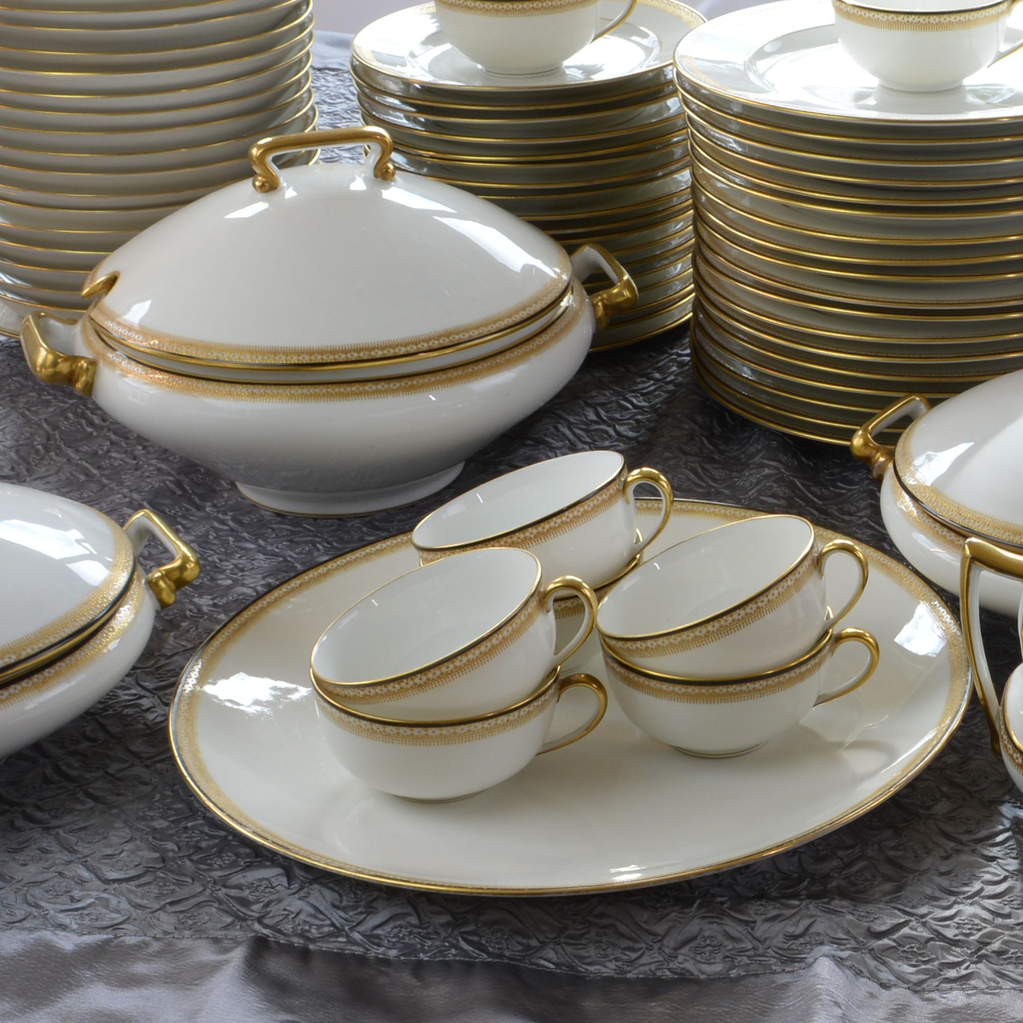 137 Piece Set China by Tressemann and Vogt of Limoges Service for 18 11