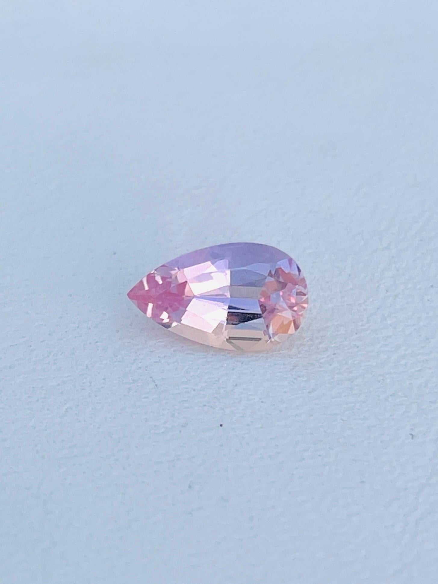 1.37 pink imperial topaz natural untreated Brazil loop clean perfect cut  In New Condition For Sale In bangkok, TH