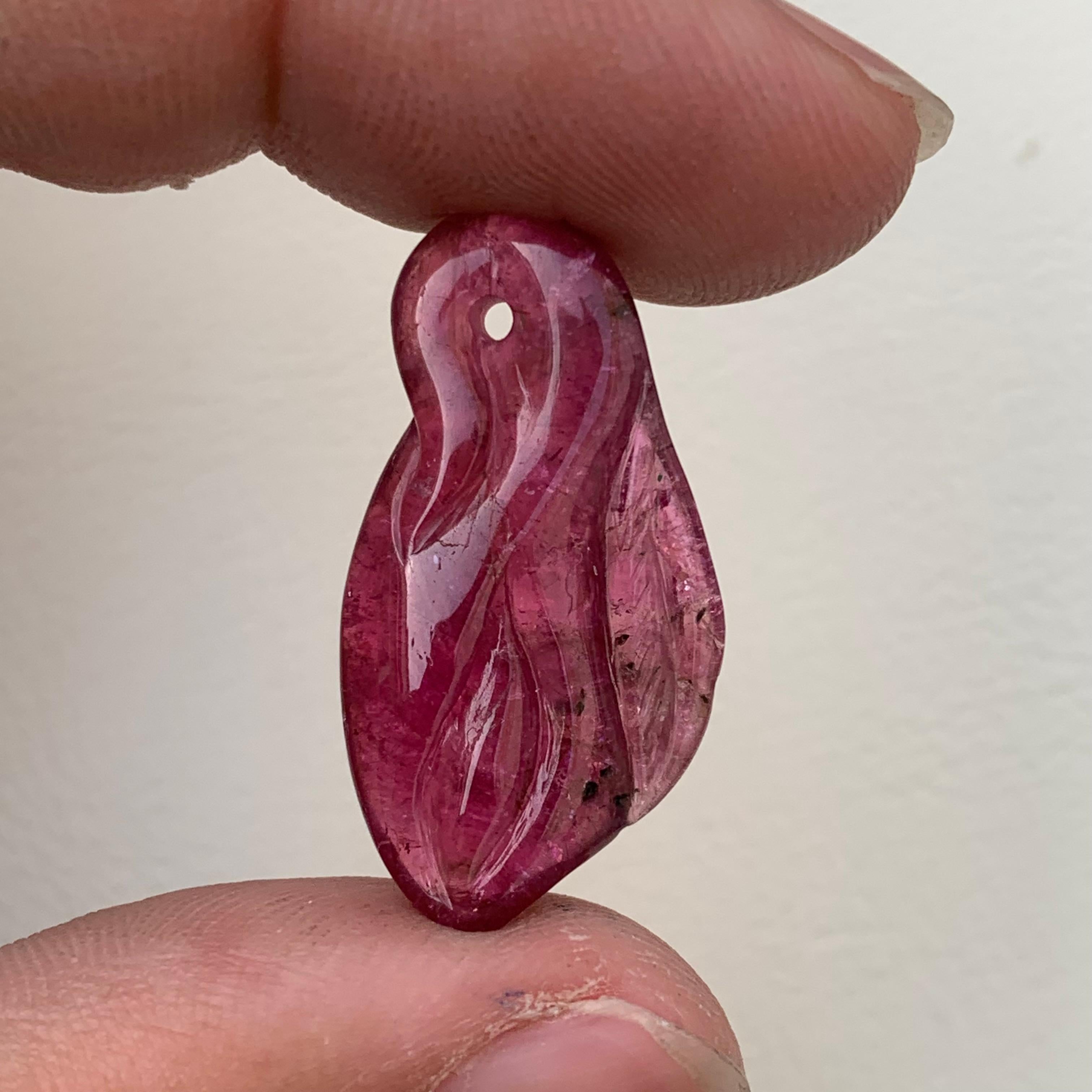 Style Adam Tourmaline rubellite africaine scintillante de 13,70 carats, extraite d'Afrique en vente