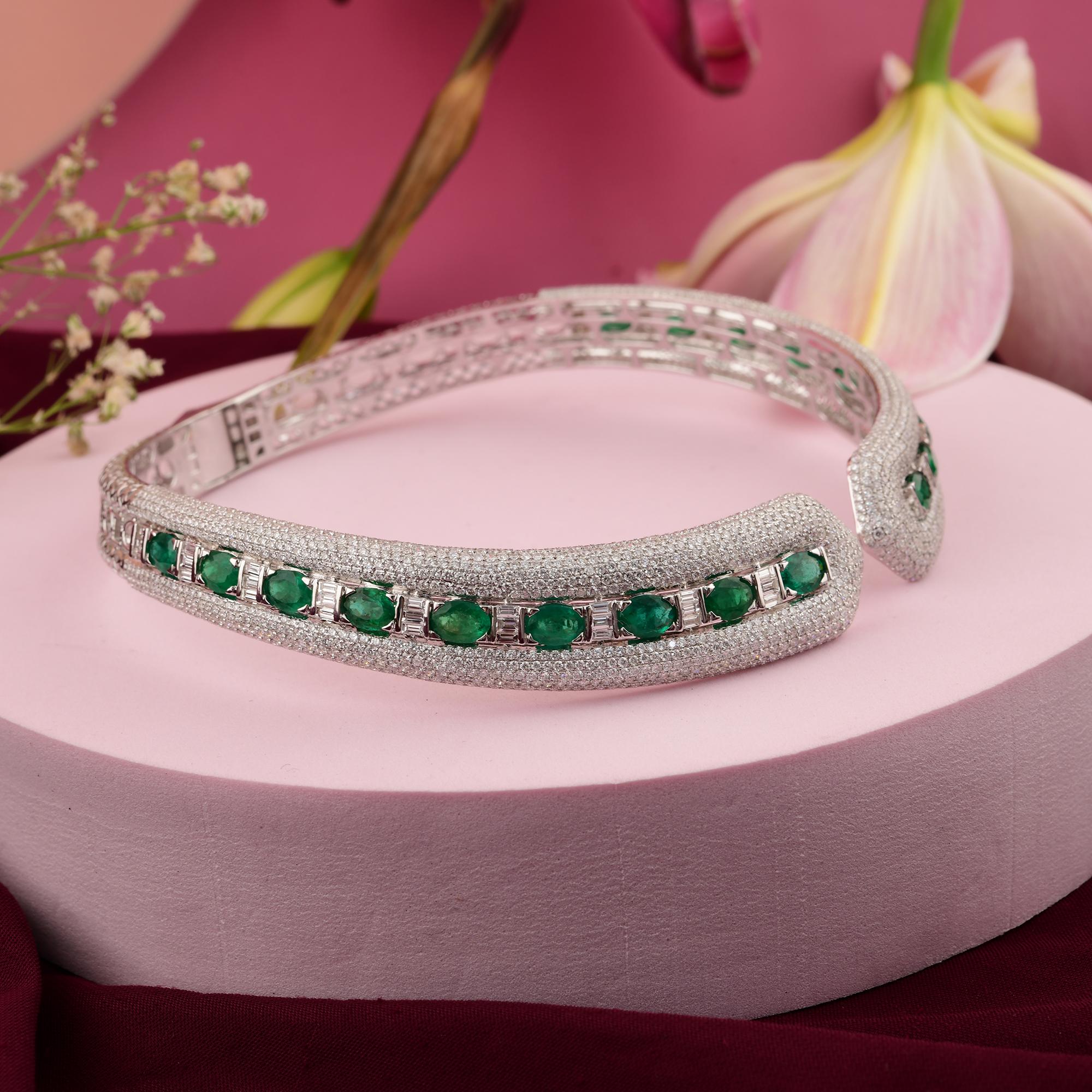 13,70 Karat sambischer Smaragd Manschette Choker Halskette 19 Karat Diamant 14k Weißgold (Ovalschliff) im Angebot