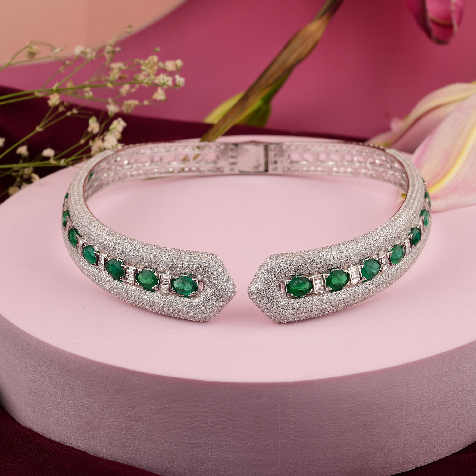 13,70 Karat sambischer Smaragd Manschette Choker Halskette 19 Karat Diamant 18k Weißgold im Zustand „Neu“ im Angebot in Diera, Dubai