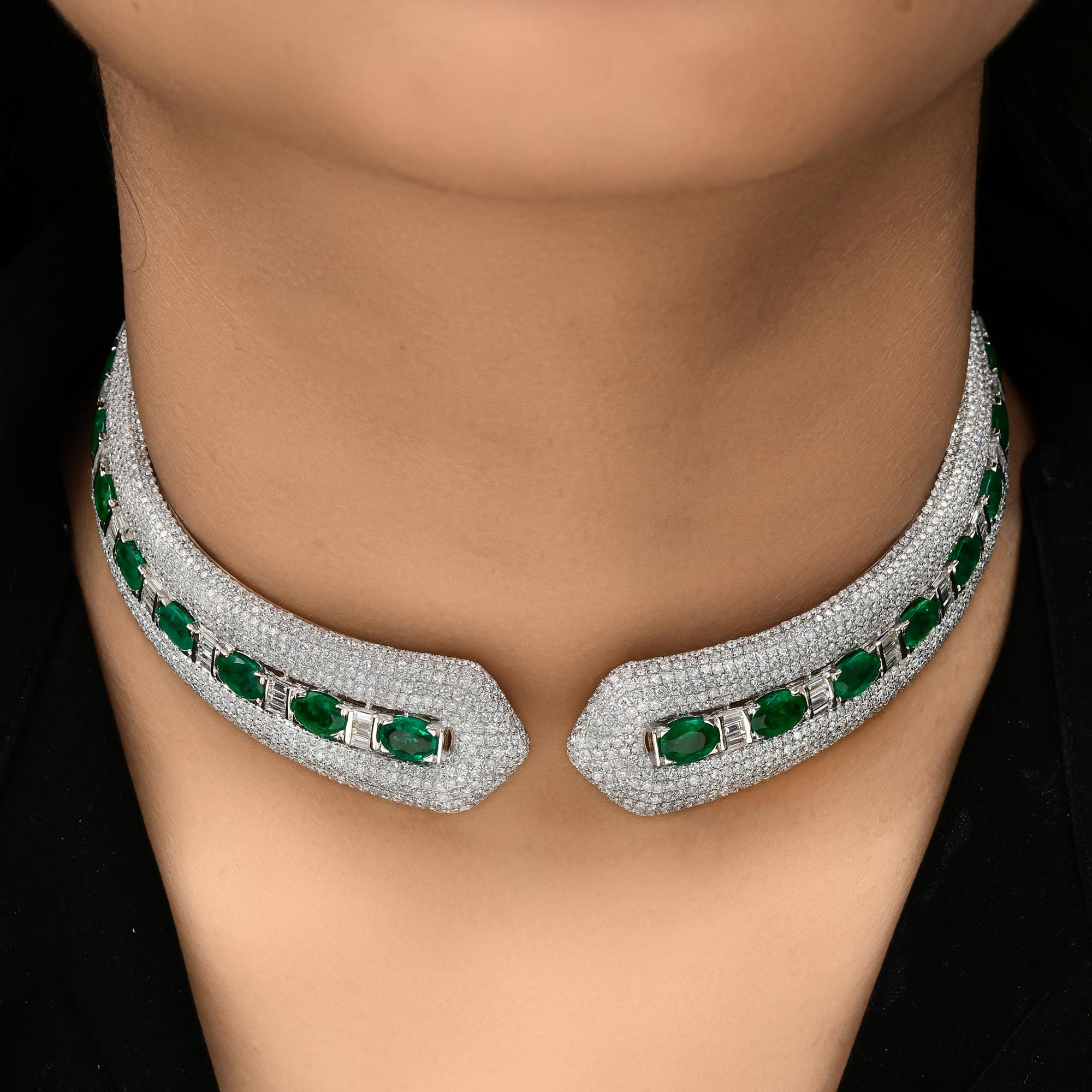 13,70 Karat sambischer Smaragd Manschette Choker Halskette 19 Karat Diamant 18k Weißgold Damen im Angebot