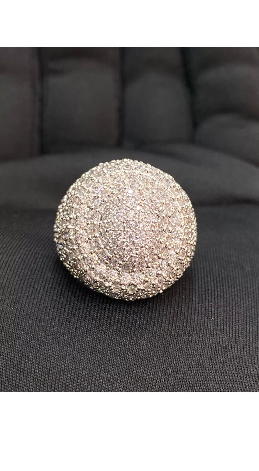 Round Cut 13.70 Carats Round Shape Natural Diamonds Gold Unisex  Ring For Sale