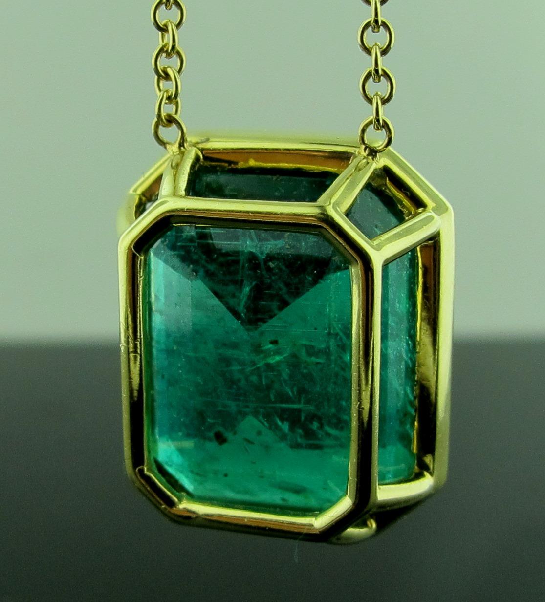 2 carat emerald pendant