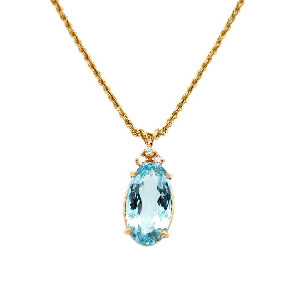 Taglio ovale 13.71 Carat Oval Blue Topaz and Diamond Gold Vintage Pendant Necklace in vendita