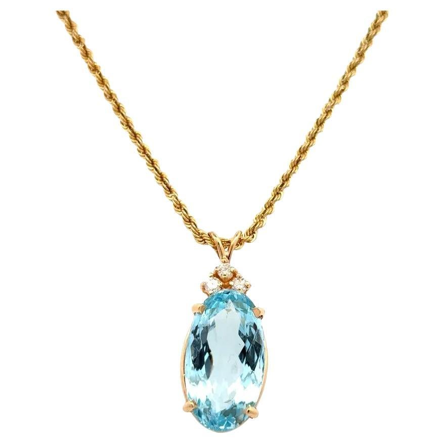 13.71 Carat Oval Blue Topaz and Diamond Gold Vintage Pendant Necklace in vendita