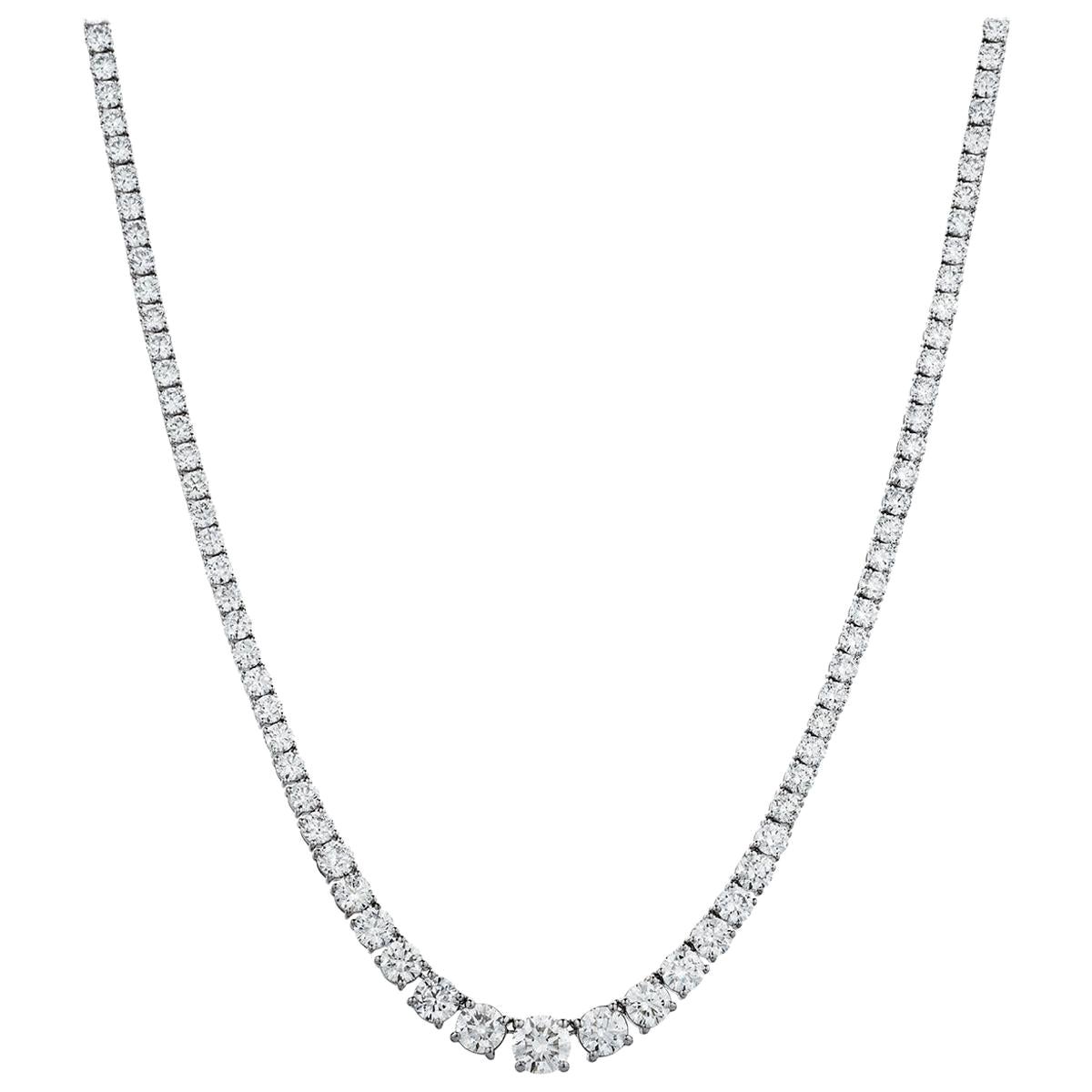 Collier tennis Riviera Line serti de 4 griffes en or blanc 18 carats et diamants de 13,72 carats