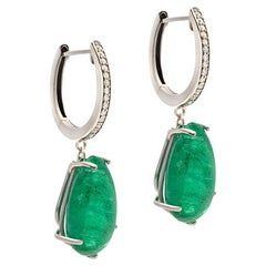Orecchini a goccia con smeraldo da 13,72 carati e diamante da 0,14 carati in oro bianco 18 carati