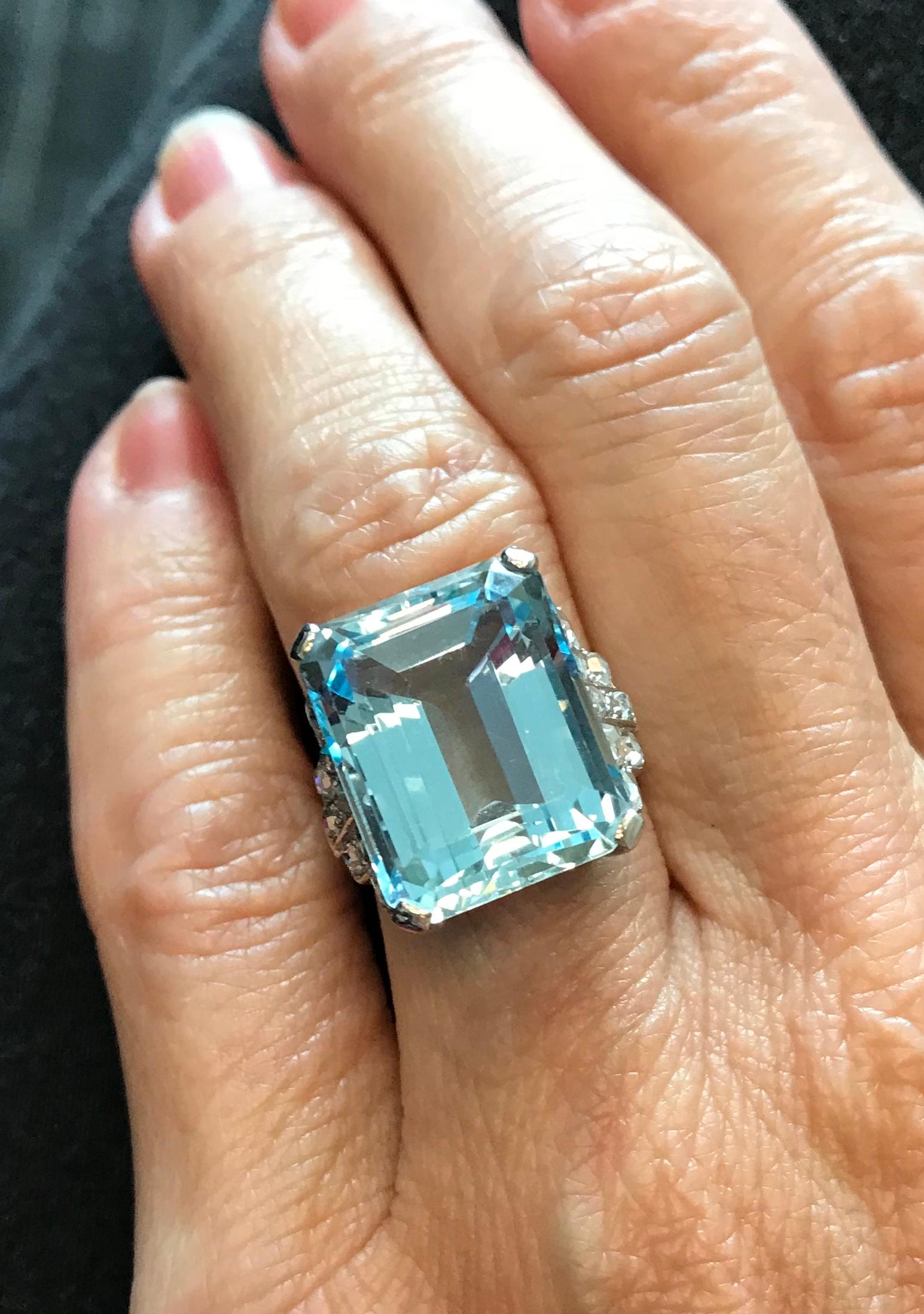 13.75 Carat Aquamarine and Rose Cut Diamonds 18 Karat White Gold Ring 4