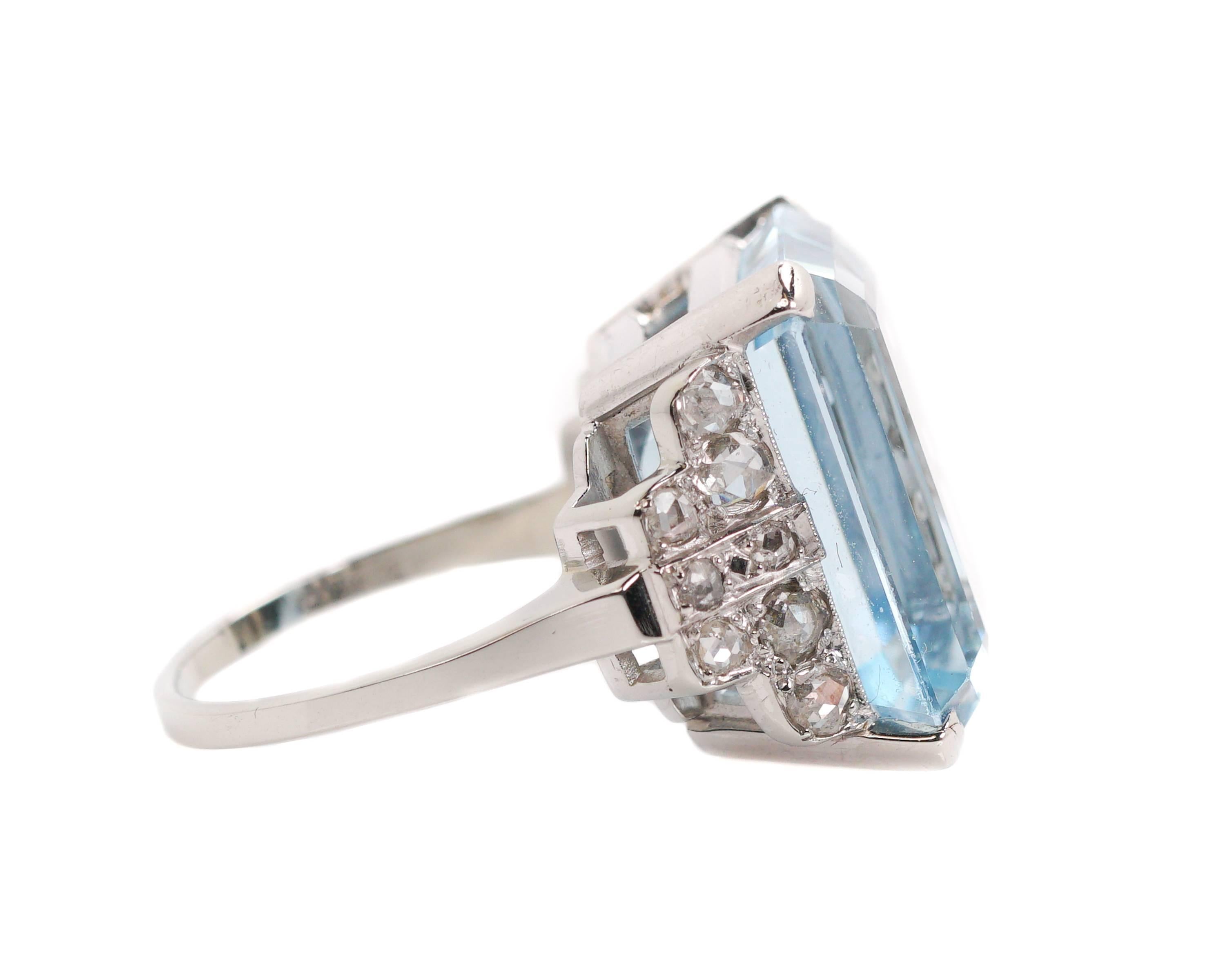 Modern 13.75 Carat Aquamarine and Rose Cut Diamonds 18 Karat White Gold Ring