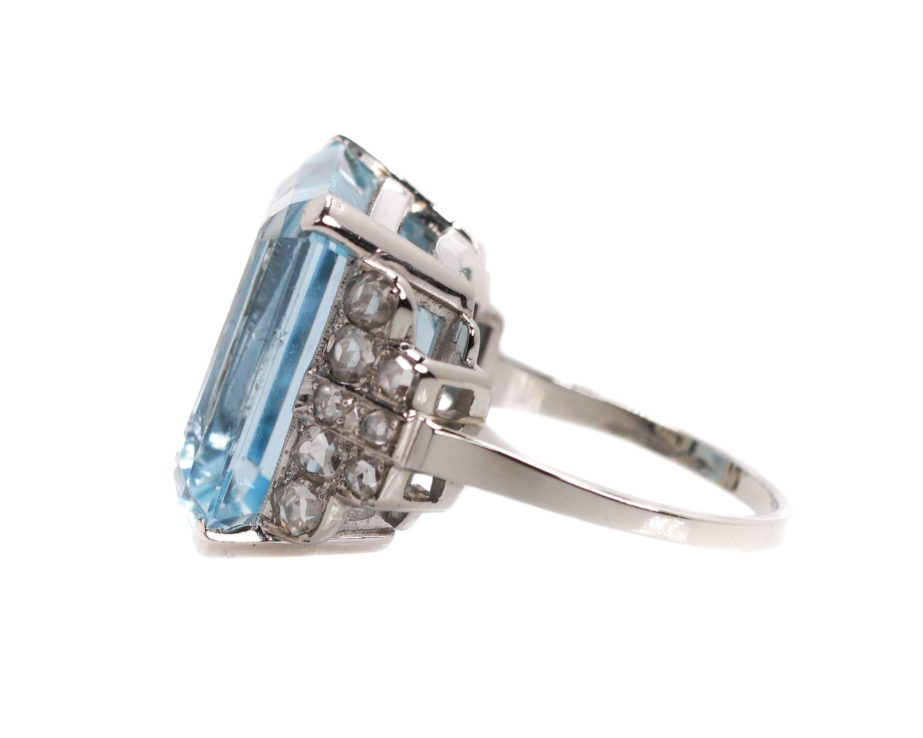 13.75 Carat Aquamarine and Rose Cut Diamonds 18 Karat White Gold Ring In Excellent Condition In Atlanta, GA