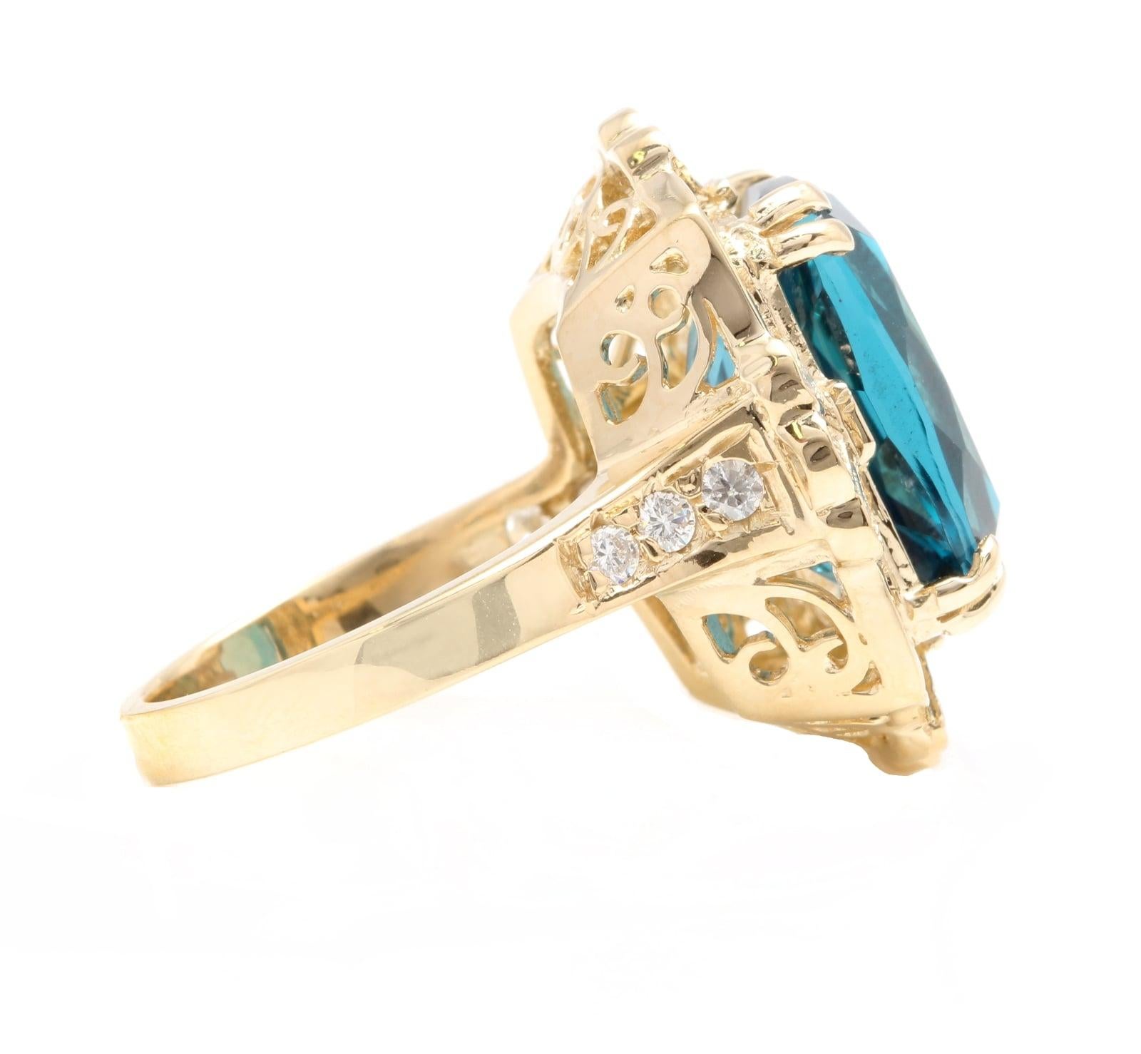 13.75 Carat Natural Impressive London Blue Topaz and Diamond 14 Karat Gold Ring In New Condition For Sale In Los Angeles, CA