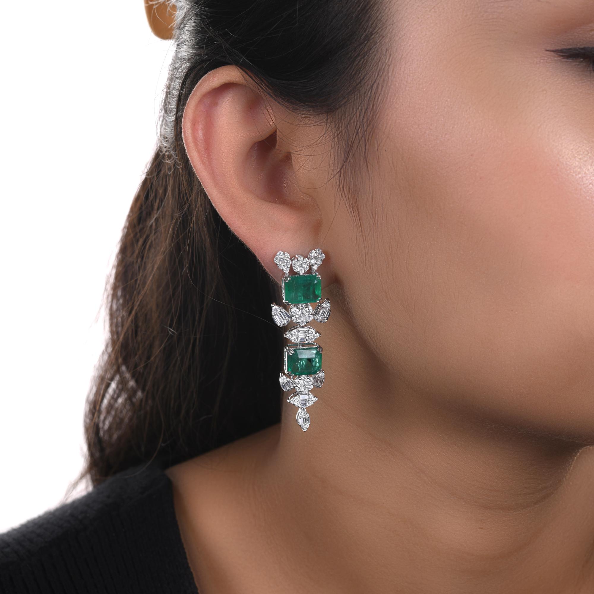 13.75 Carat Pear Zambian Emerald Earrings 3.70 Carat SI/H Diamond 18k White Gold In New Condition For Sale In Diera, Dubai