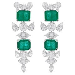 Orecchini con smeraldo dello Zambia a pera da 13,75 carati Diamante SI/H da 3,70 carati Oro bianco 18k