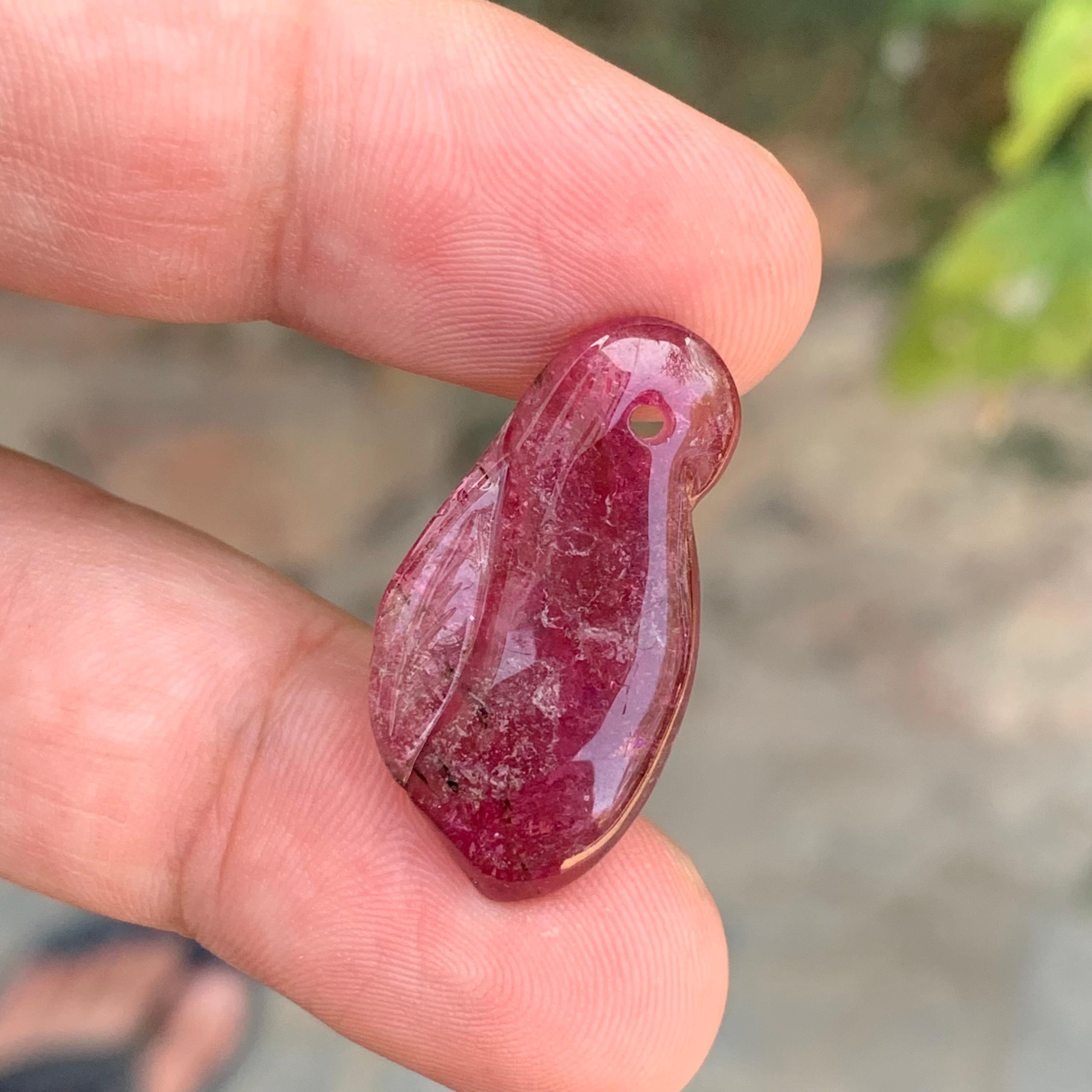 13.75 Carats Natural loose Rubellite Tourmaline Drilled Carving From Madagascar In Good Condition For Sale In Peshawar, PK