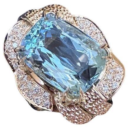 13.76 carat Aquamarine and Diamond Cocktail Ring in 18k Yellow Gold For Sale