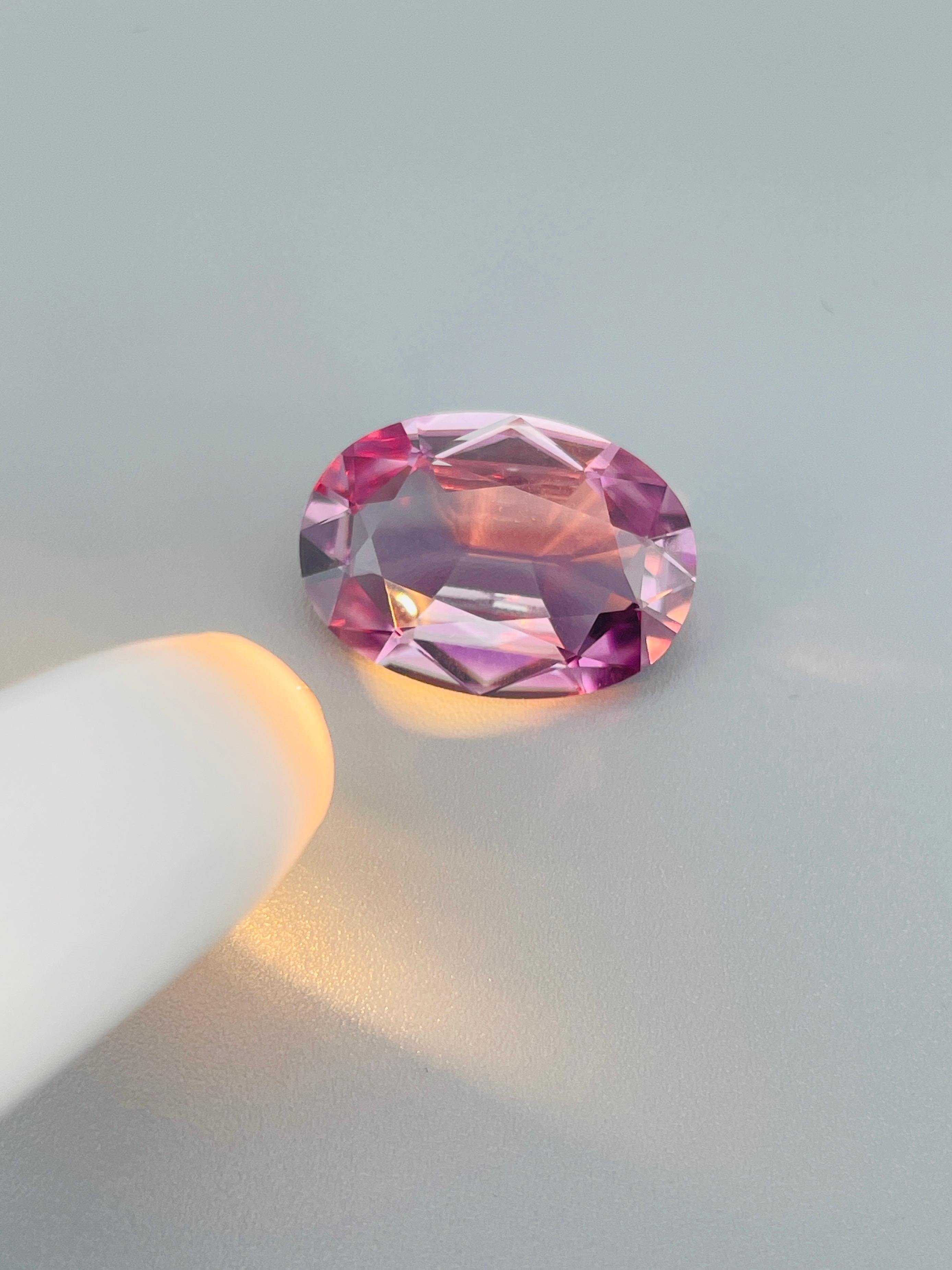 DSA01
Rare taille Zultanite rose Diaspore boucle propre 
Changement de couleur en rouge 

DESCRIPTION DE LA GEMME :  
Espèce :   Zultanite / Diaspore 
Poids :  13.76ct
Couleur :  5A Changement de couleur du rose supérieur en rouge 
Coupez :  