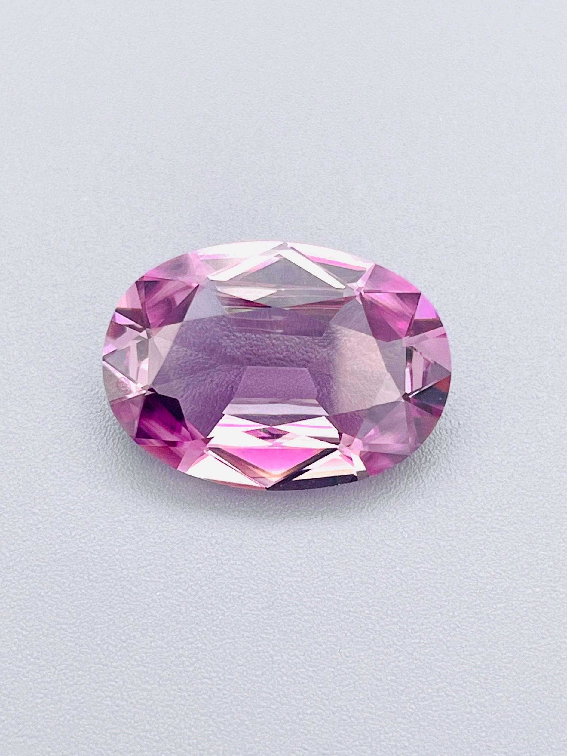 Taille brillant Boucle Diaspore de 13,76 carats de taille rare, en Zultanite naturelle, couleur claire changeant de rouge en vente