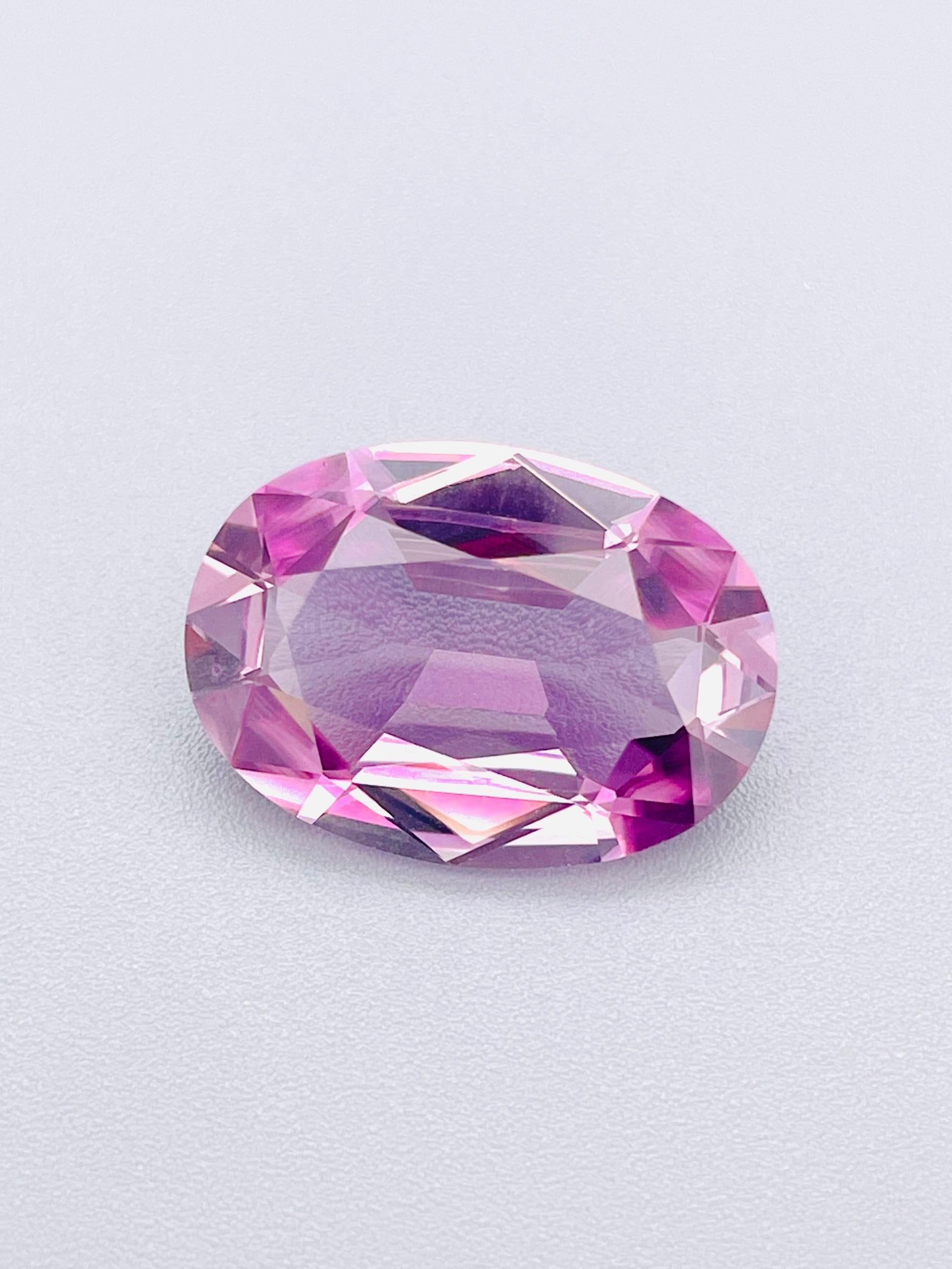 Boucle Diaspore de 13,76 carats de taille rare, en Zultanite naturelle, couleur claire changeant de rouge Neuf - En vente à bangkok, TH