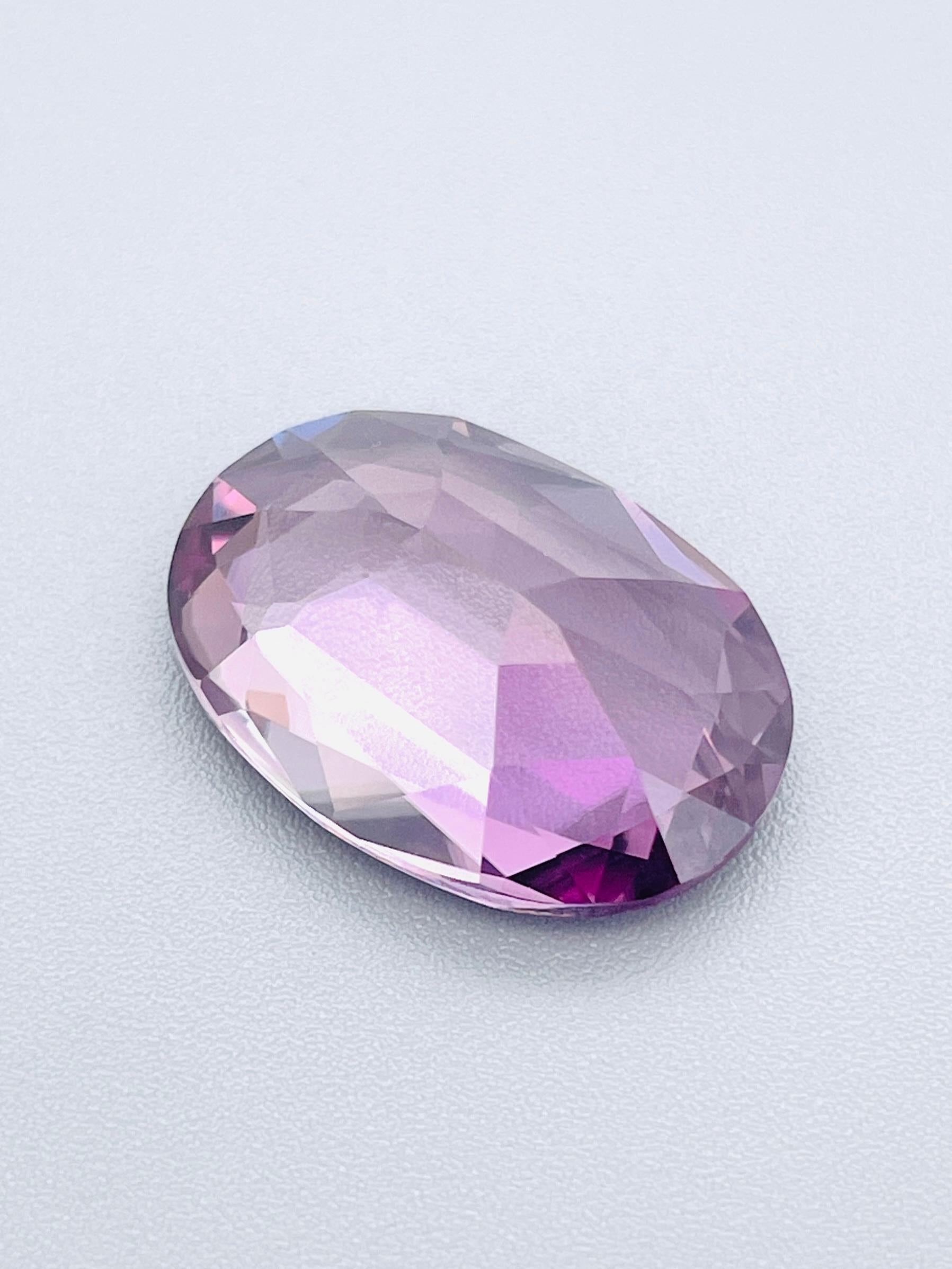 Boucle Diaspore de 13,76 carats de taille rare, en Zultanite naturelle, couleur claire changeant de rouge en vente 1