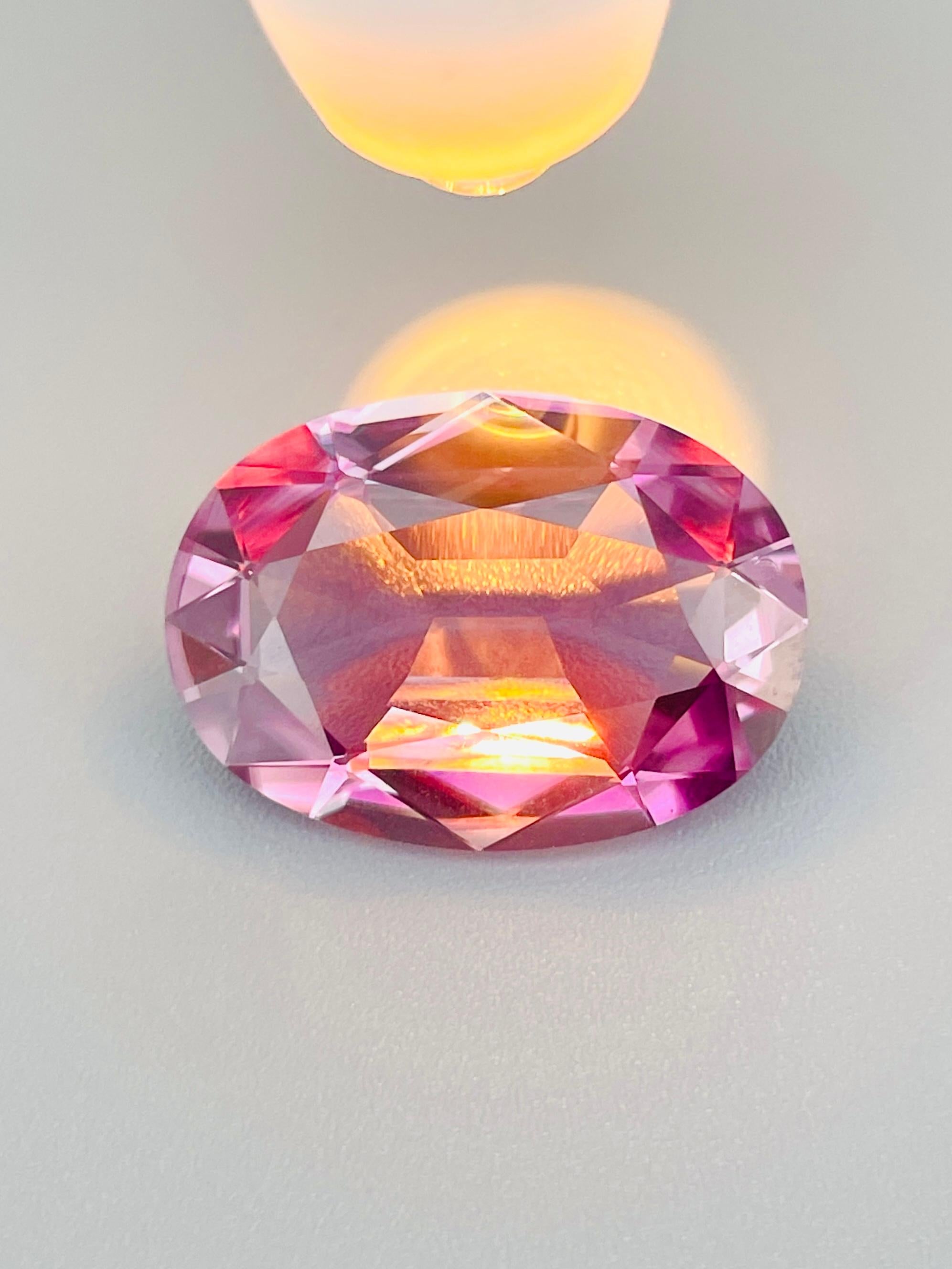 13,76 Ct Dimensioni rare Nature Zultanite Diaspore loop Pulito colore cambia in rosso in vendita 3