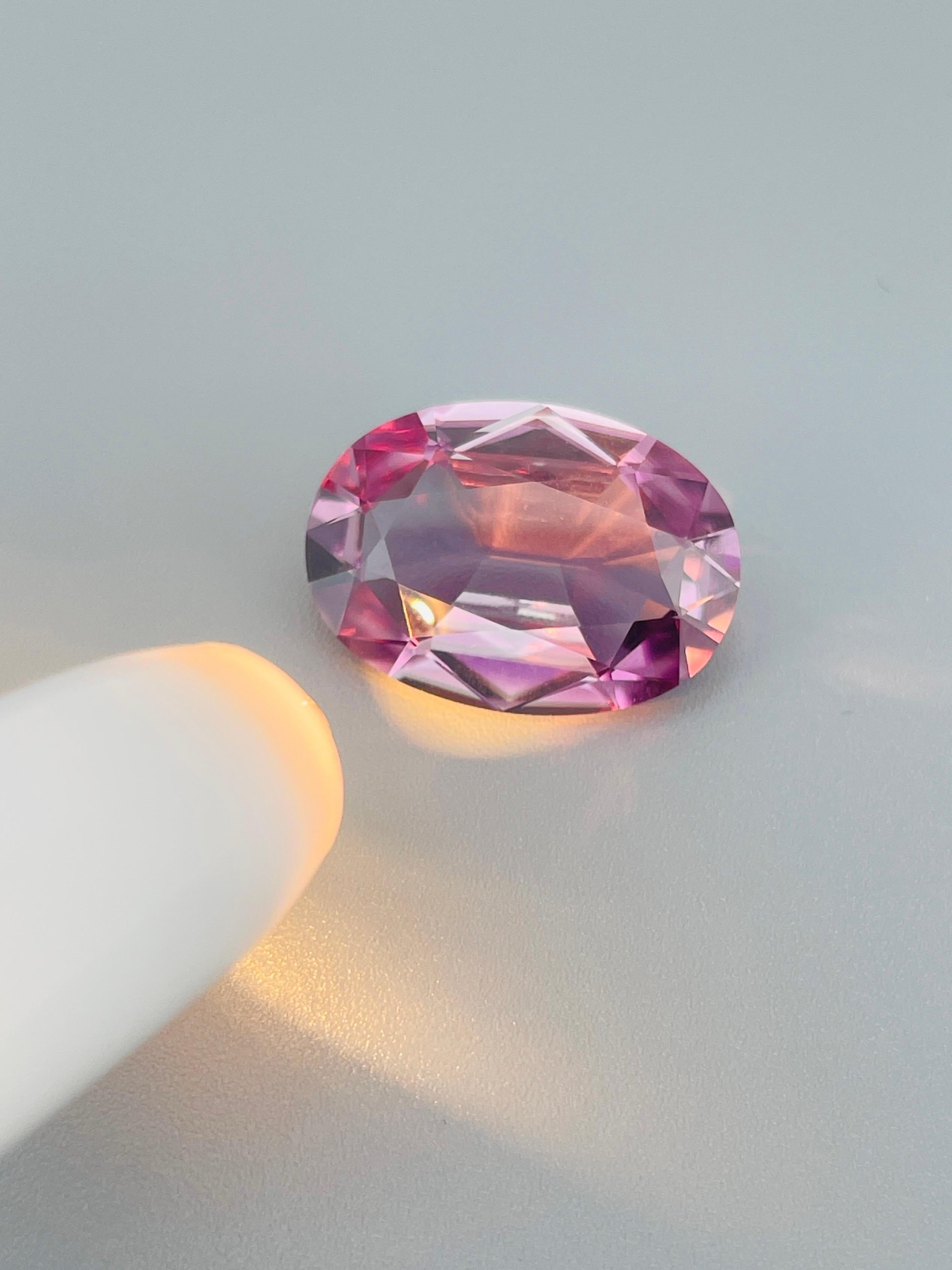 13,76 Ct Dimensioni rare Nature Zultanite Diaspore loop Pulito colore cambia in rosso in vendita 4