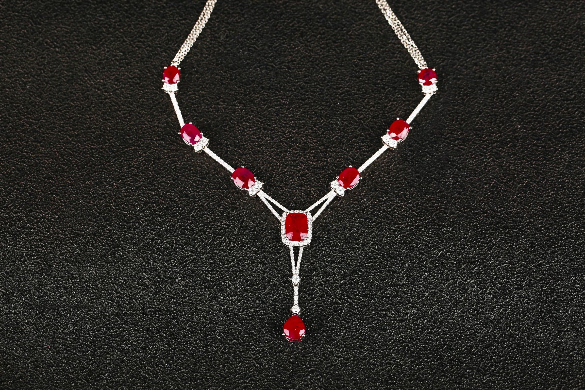 An entry level Ruby and Diamond Necklace in 18K White Gold. This is the prefect entry level ruby Necklace as it is not too grand but at the same time it is well designed and looks expensive. You have 3 smaller ruby on one side of the necklace and a