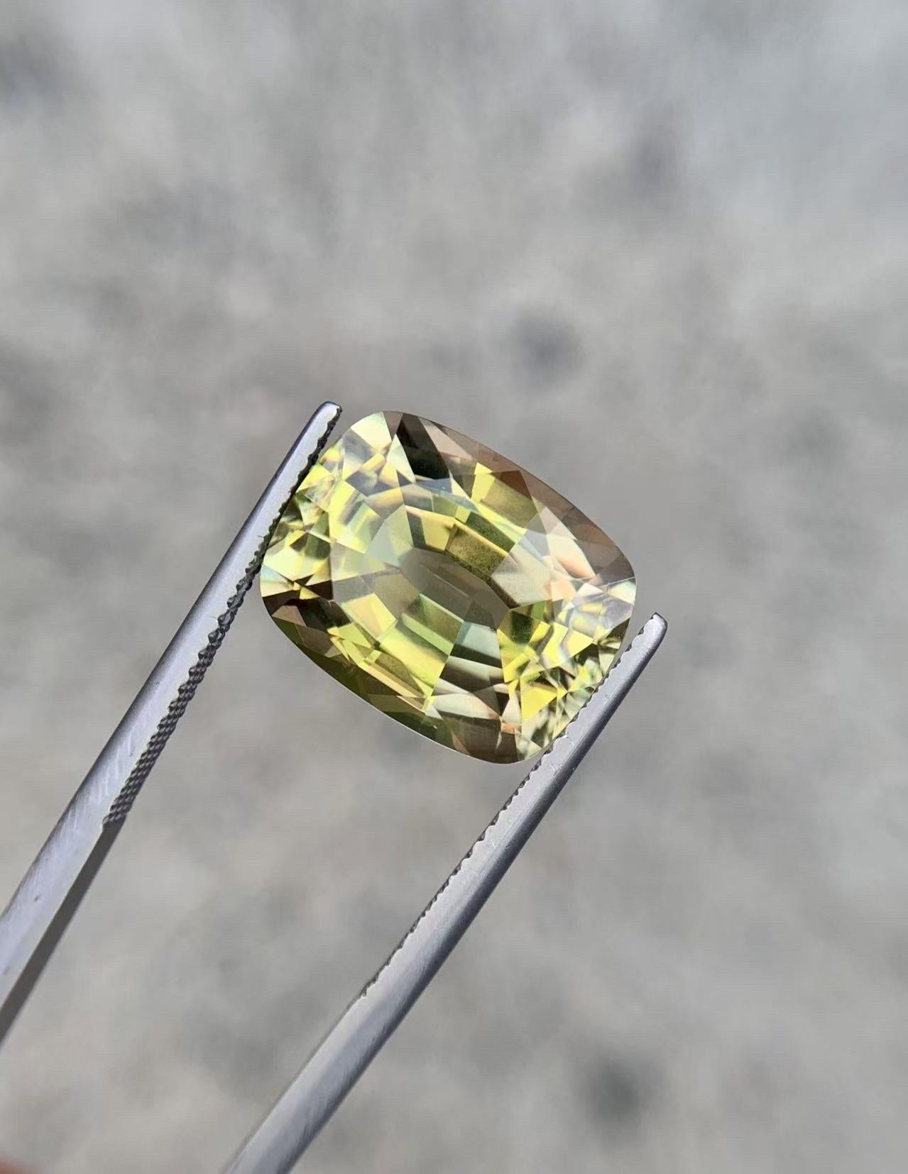 13,76 Karat natürliche Diaspore Farbwechsel-präzisionsschliff im Zustand „Neu“ im Angebot in bangkok, TH