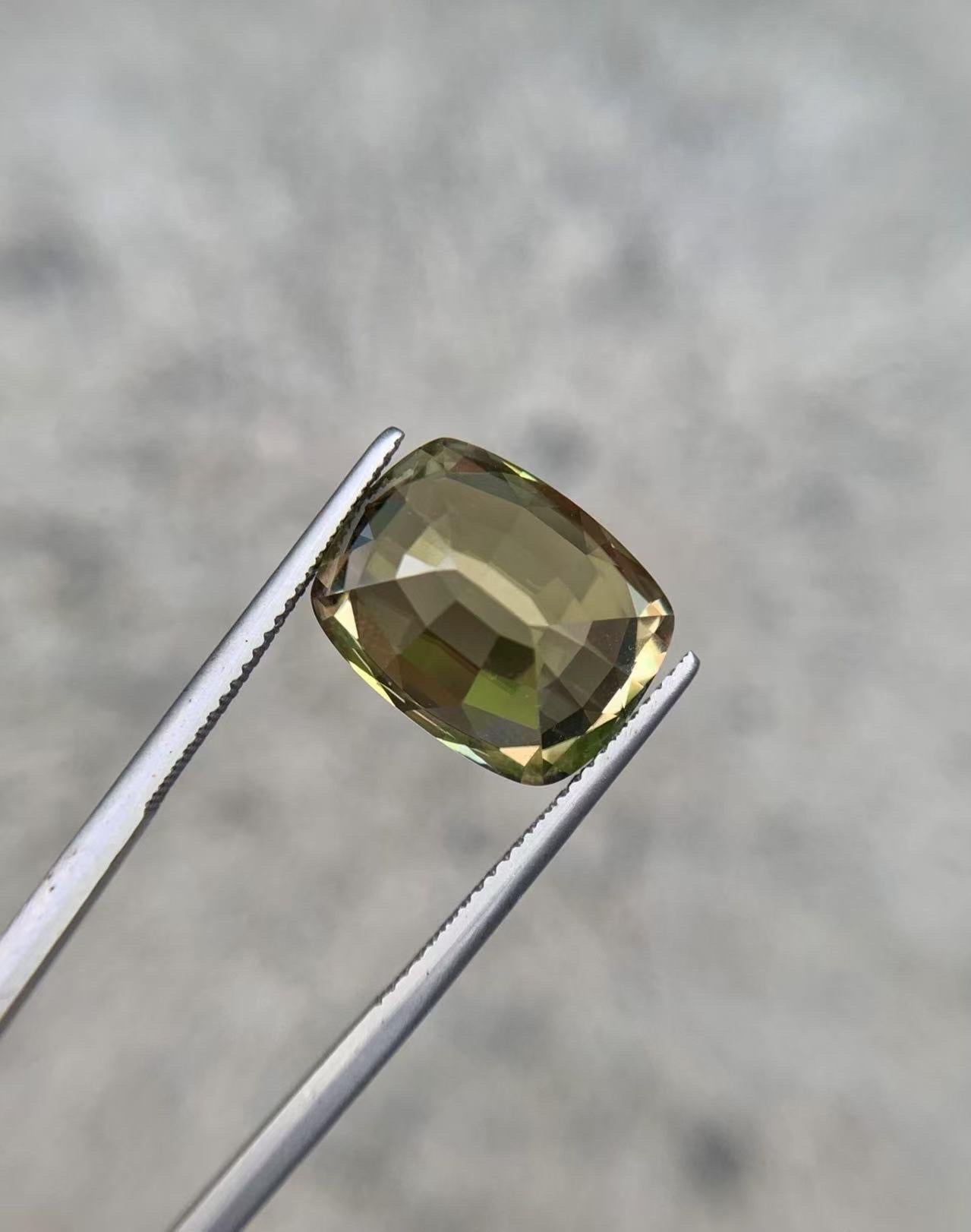 13,76 Karat natürliche Diaspore Farbwechsel-präzisionsschliff im Angebot 2