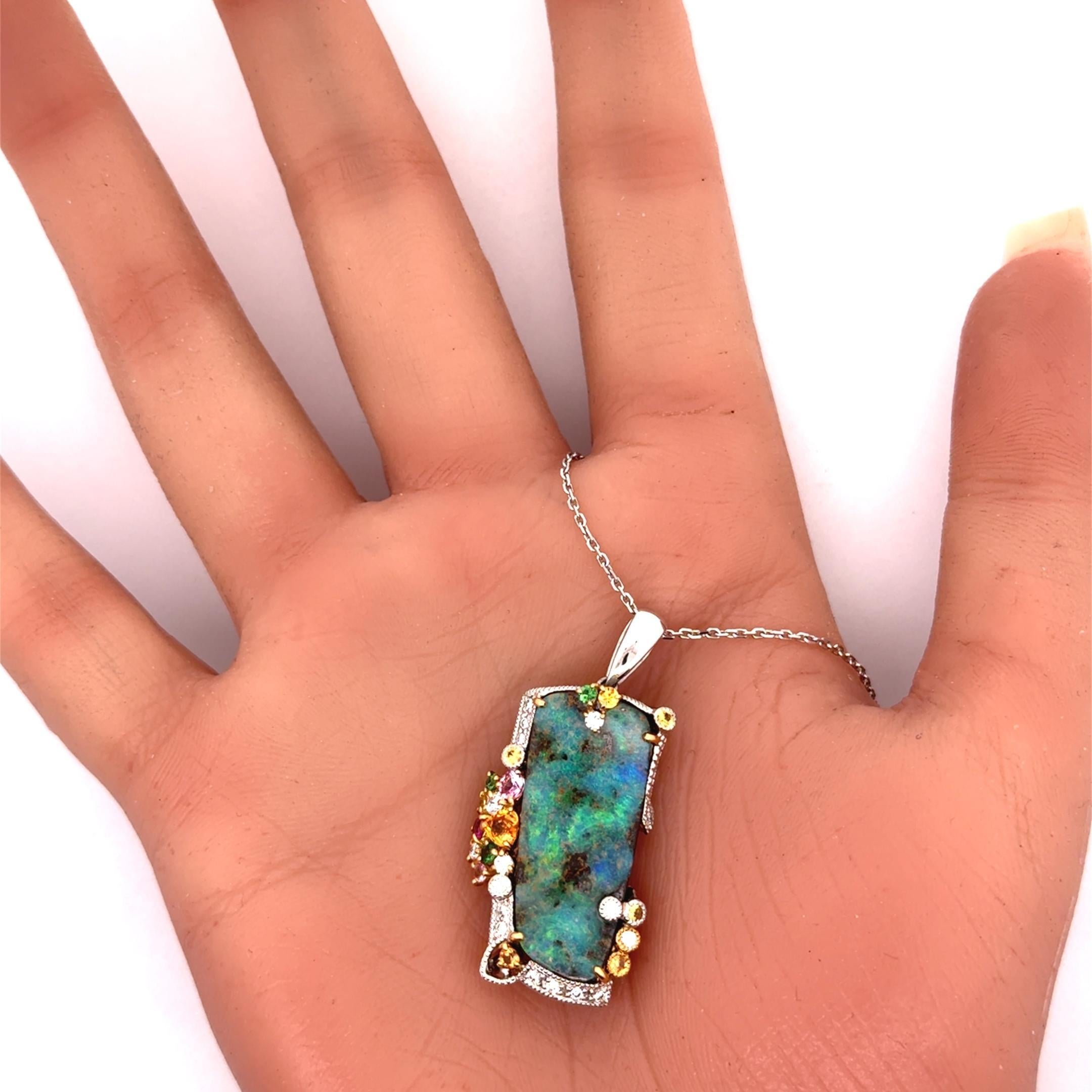 Donna Opale Boulder da 13,77 carati Pietre multicolori Diamante Collana in oro 18K in vendita