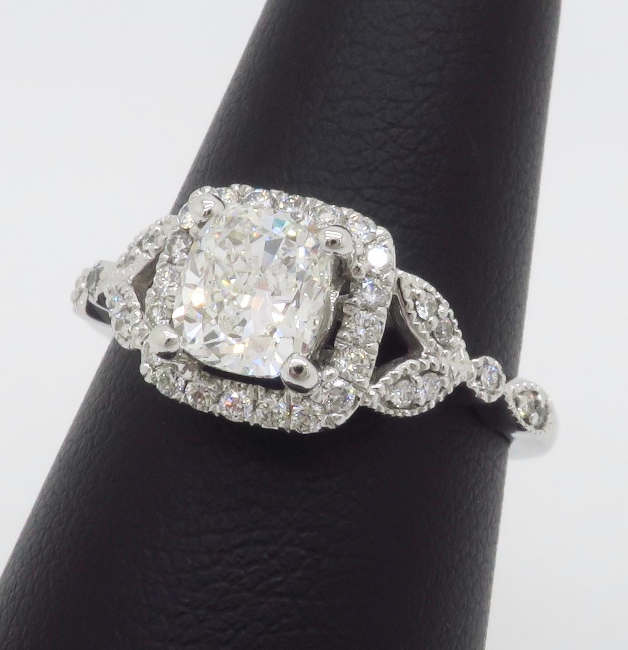 1,37CTW GIA zertifizierter Diamantring mit Kissenschliff 3