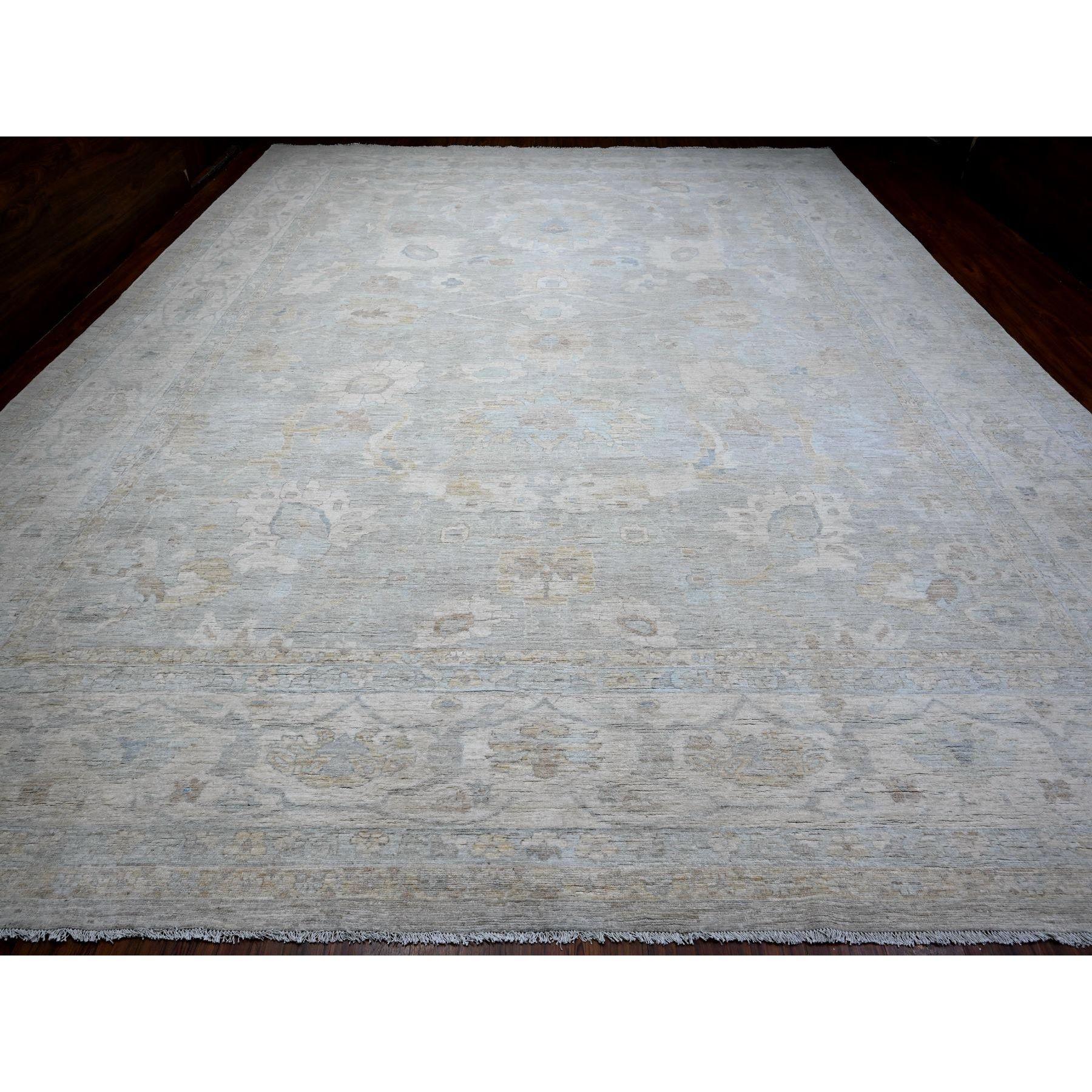 Dies ist eine wirklich echte one-of-a-kind Washed Out Ziegler Mahal Peshawar, handgeknüpft, reine Wolle, Orientteppich. Es wurde monatelang von erfahrenen Kunsthandwerkern in jahrhundertealten Webtechniken geknüpft.
Primäre MATERIALIEN: Wolle
Latex: